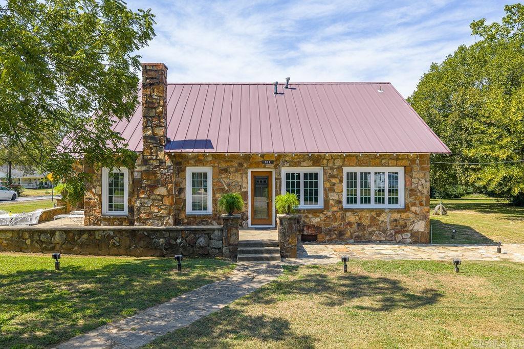 101 N Main  Mansfield, AR