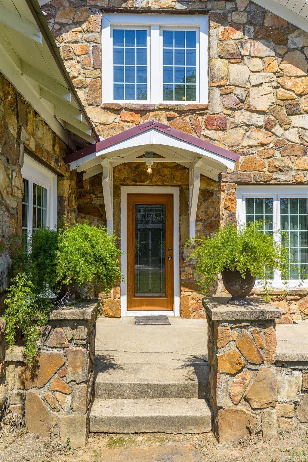 101 N Main  Mansfield, AR