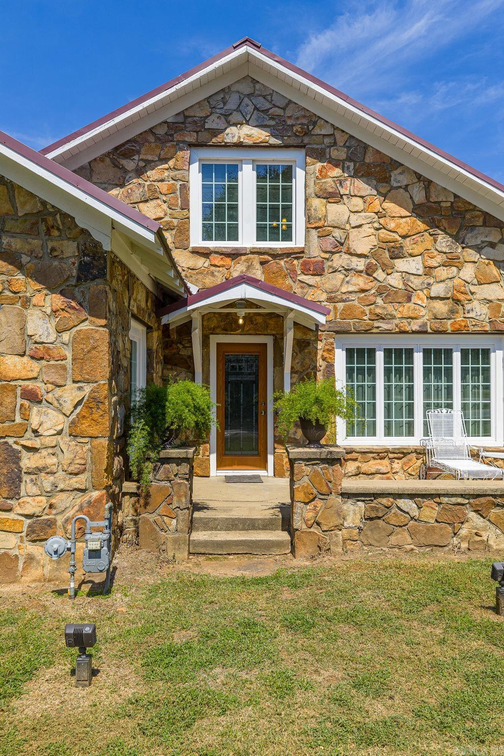 101 N Main  Mansfield, AR