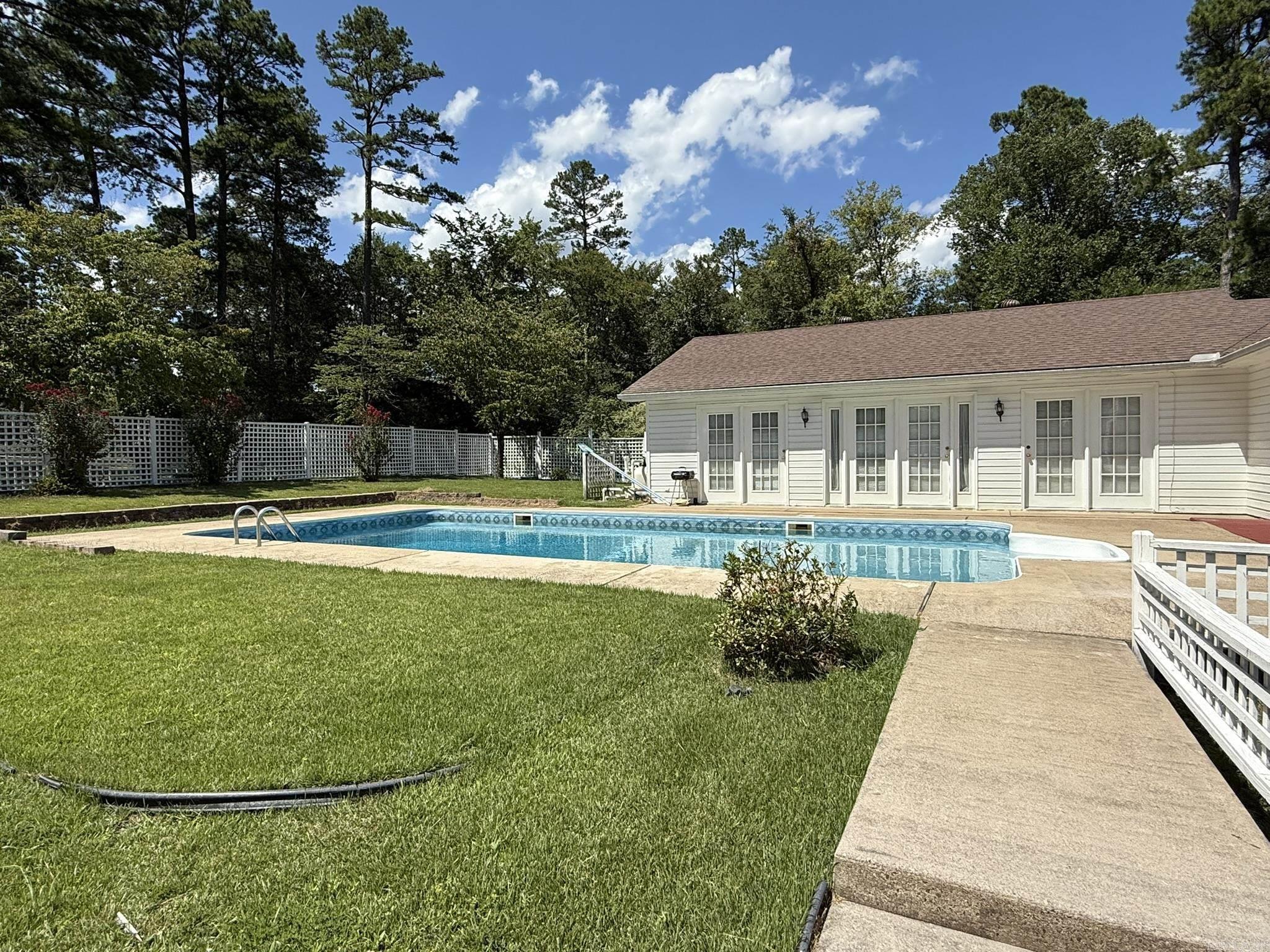 201 Deer Run Lane Mena, AR 71953