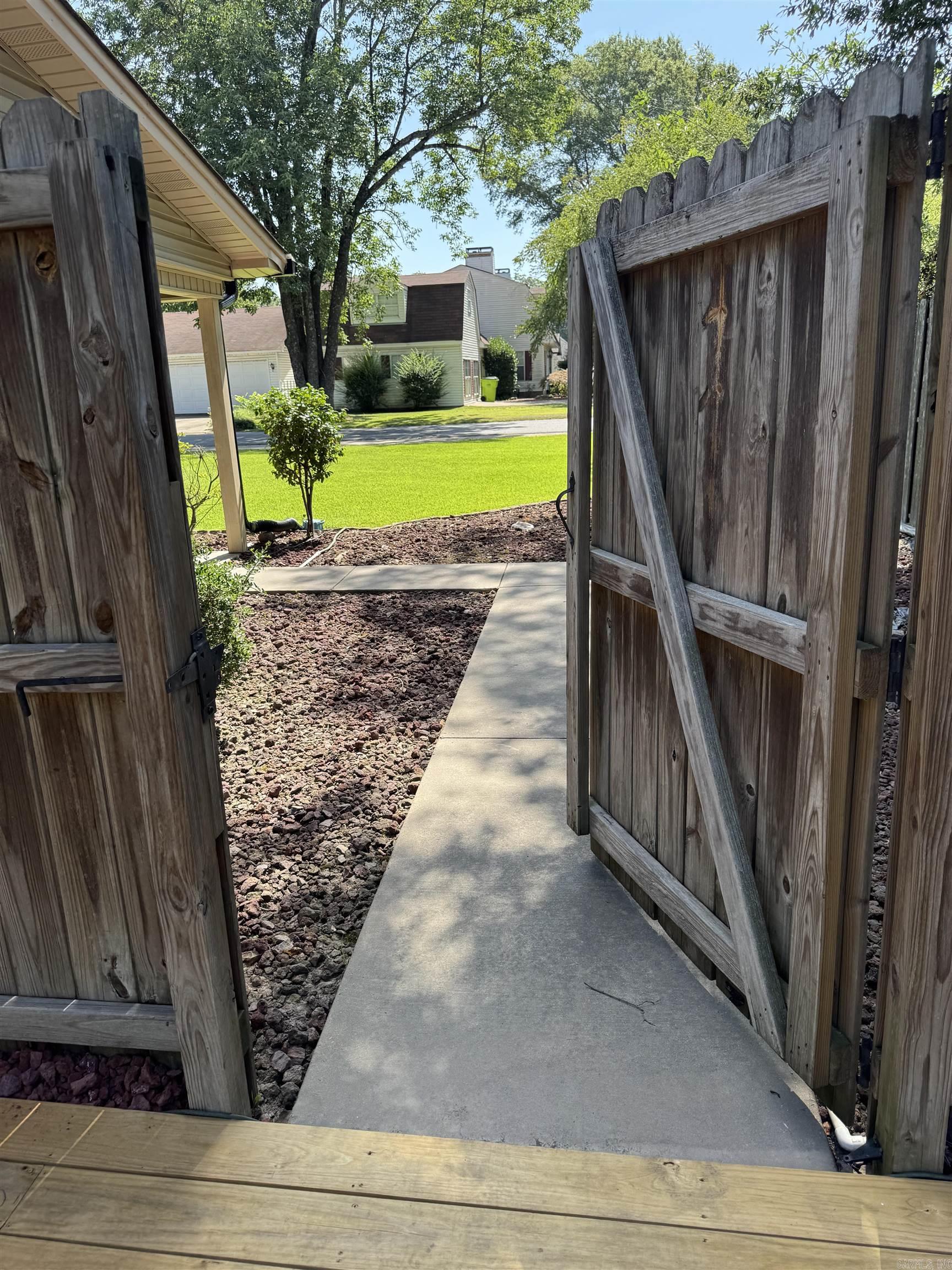 1012 S Leslie  Stuttgart, AR