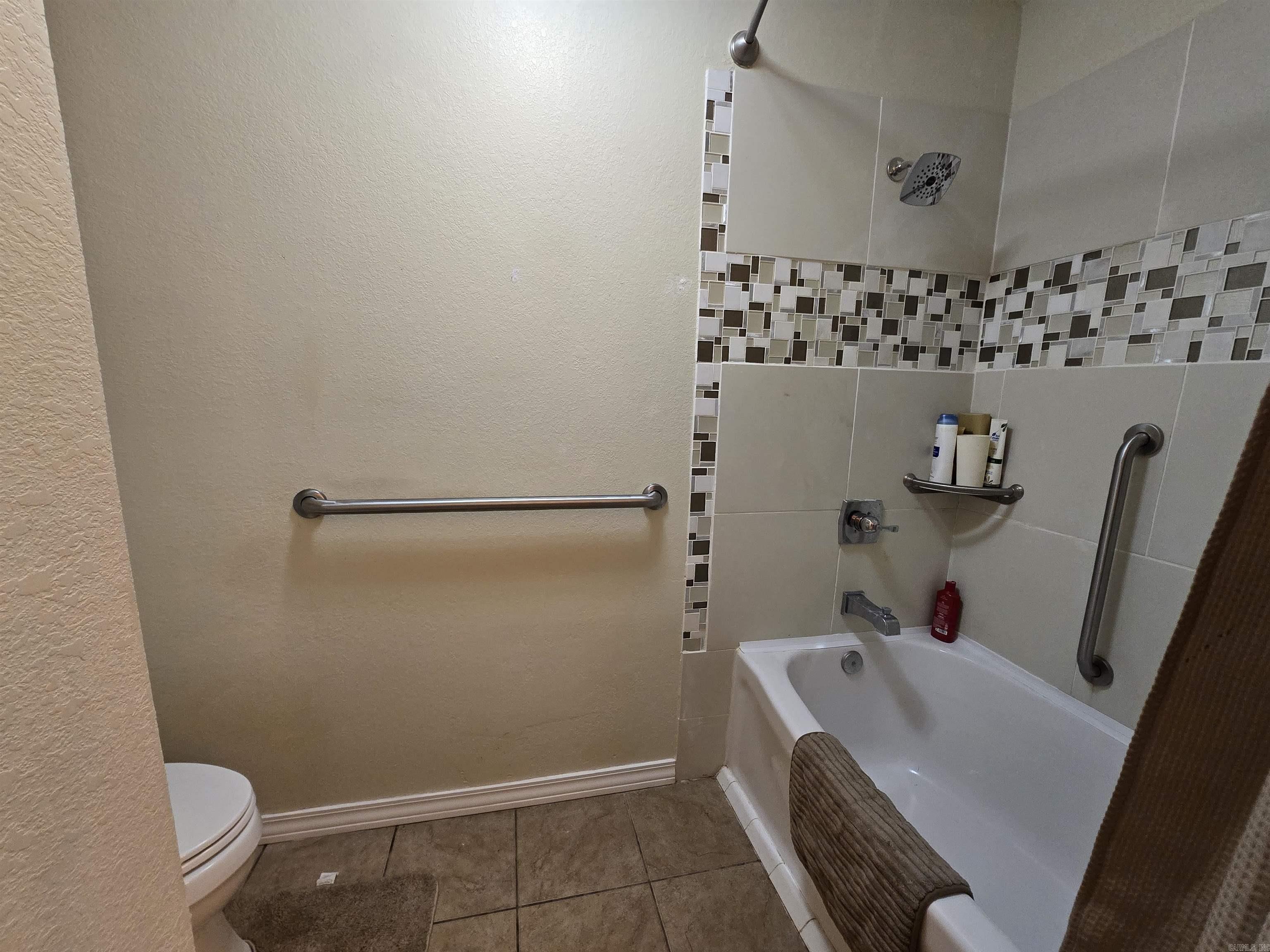 5776 HWY 14 N Yellville, AR 72687