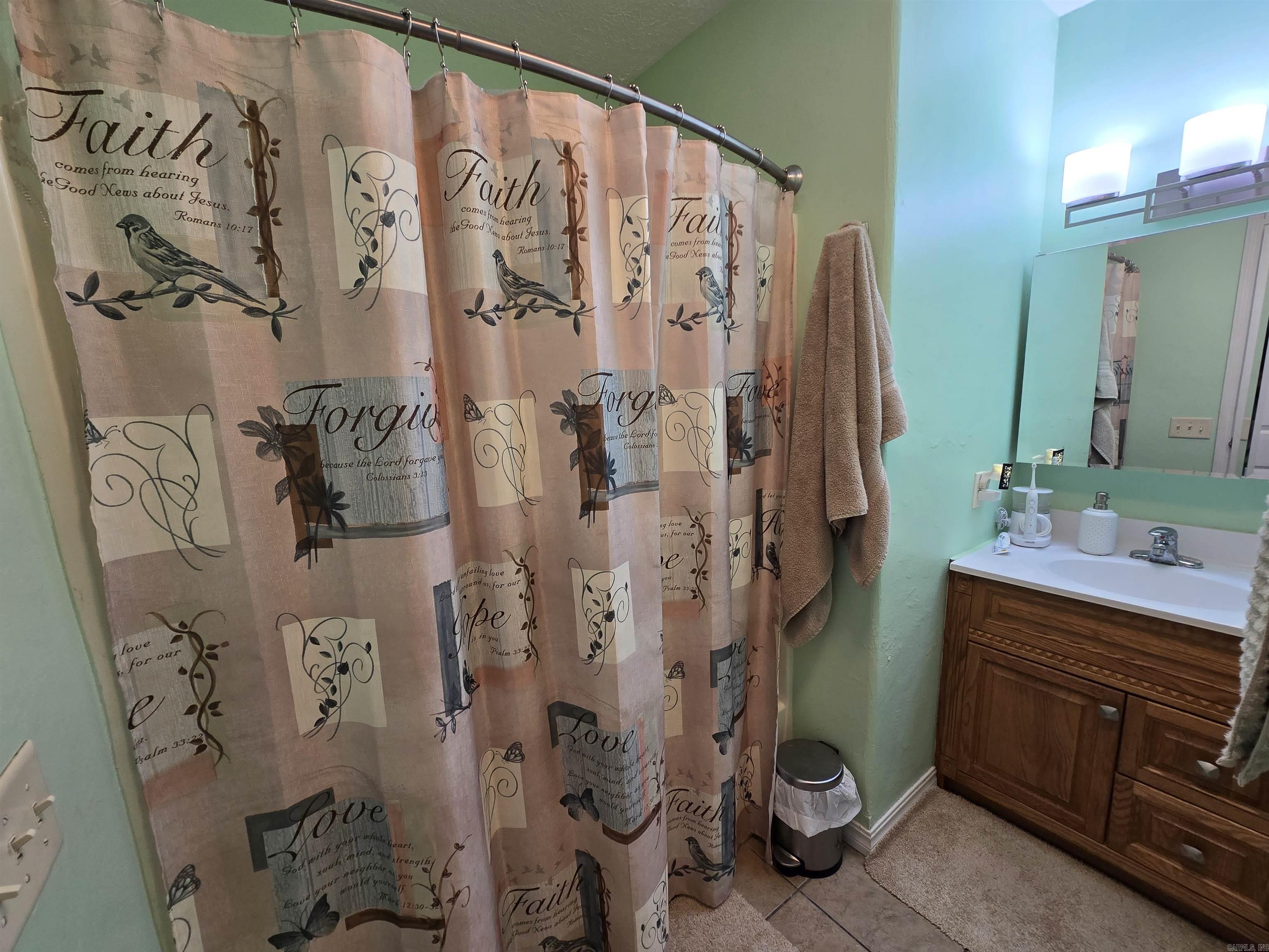 5776 HWY 14 N Yellville, AR 72687