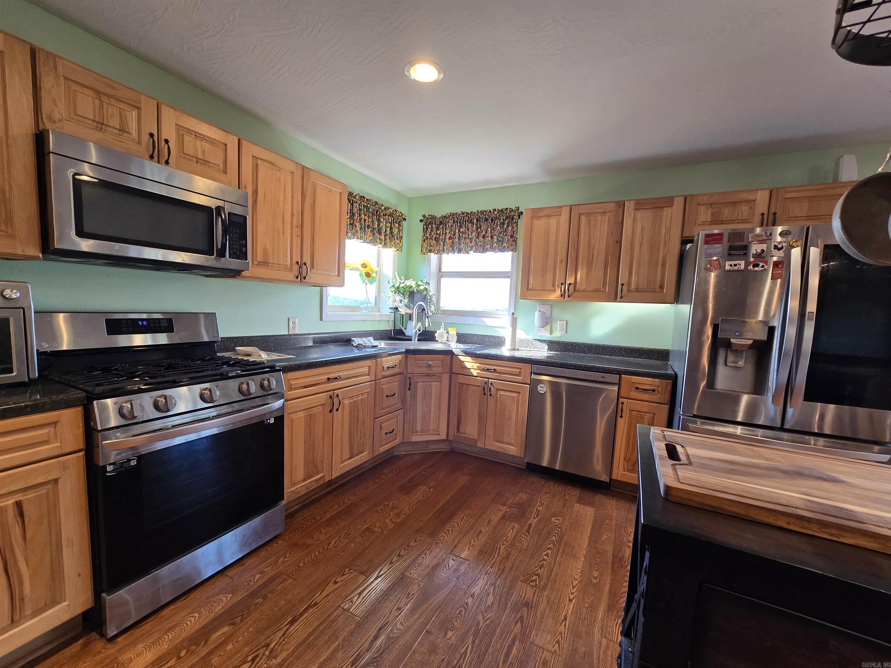 5776 HWY 14 N Yellville, AR 72687