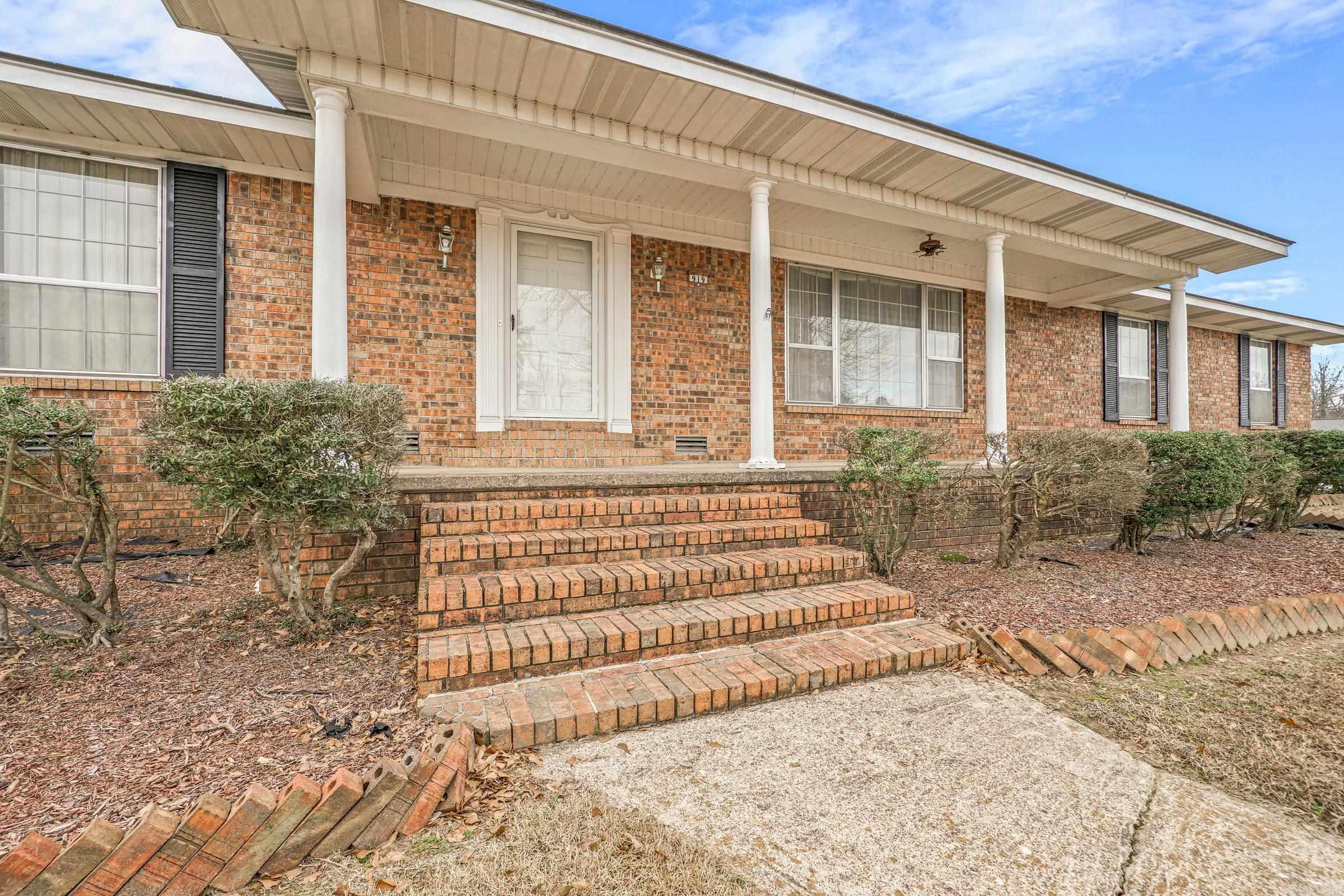 919 Park Street Nashville, AR 71852