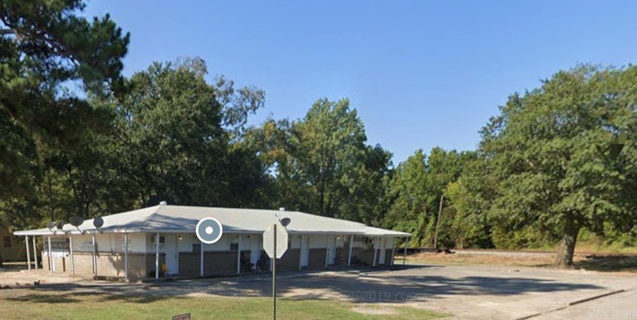 2202 W 10TH  Pine Bluff, AR