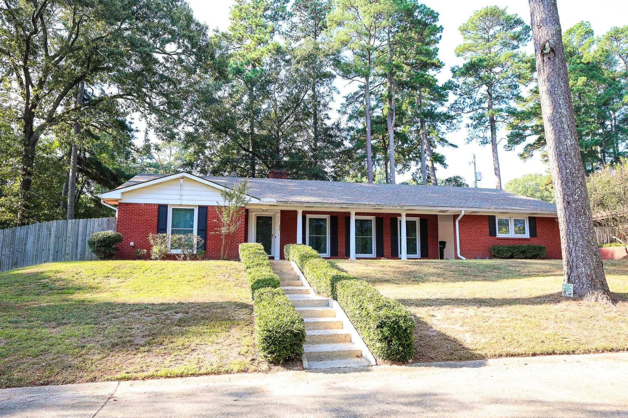 1401 W Cedar El Dorado, AR 71730