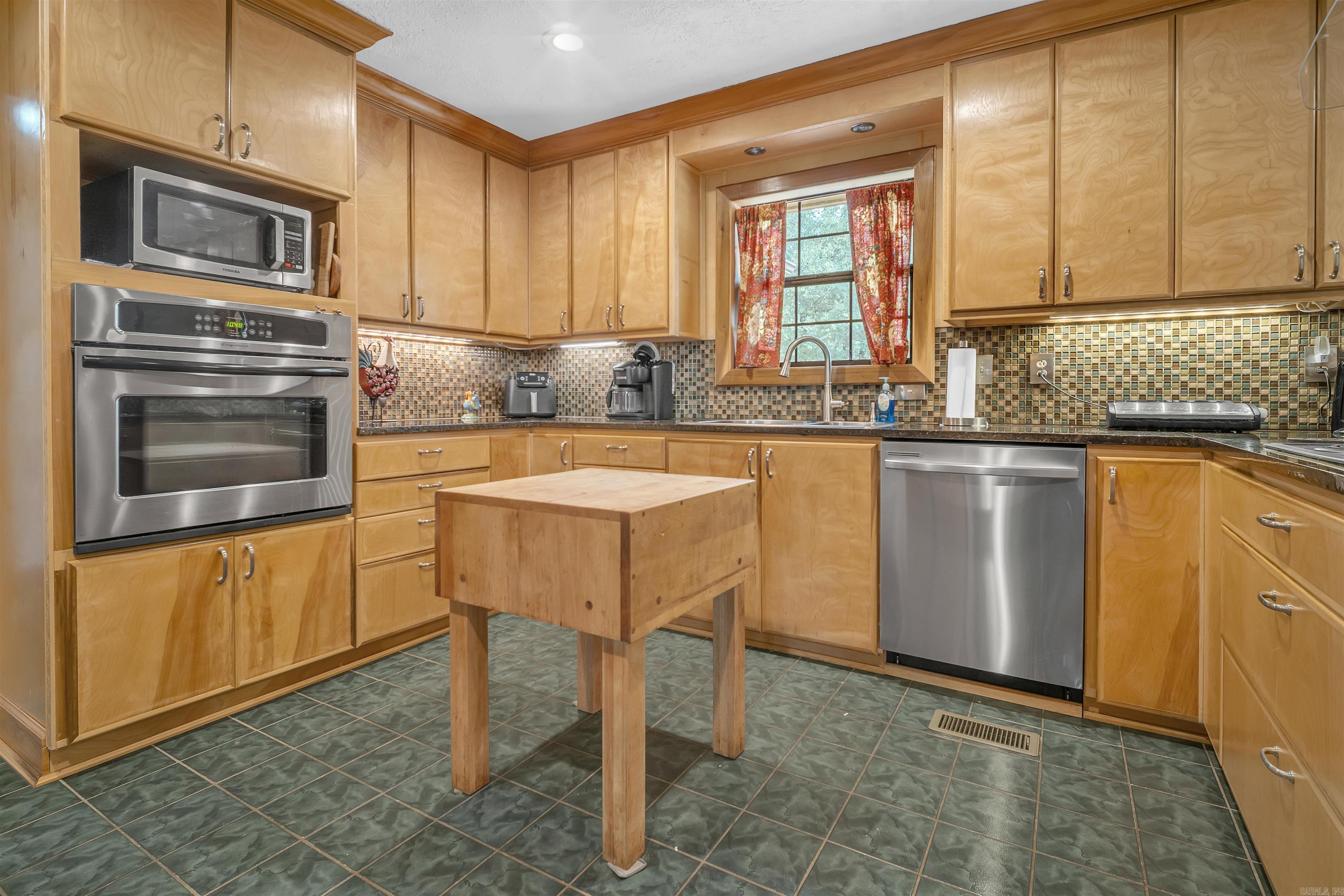 222 Riverview Road Oppelo, AR 72110