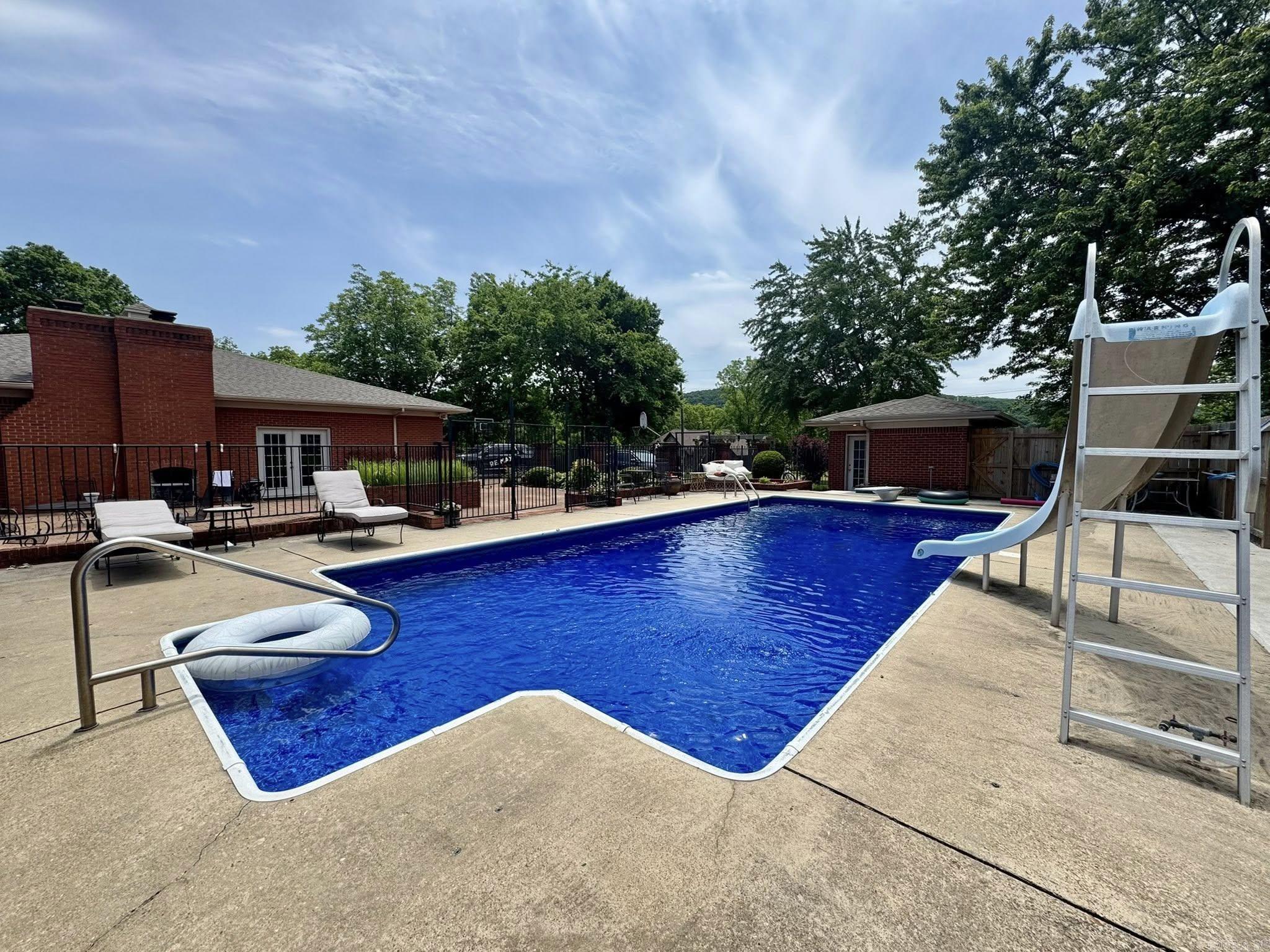 211 Service St  Mountain View, AR