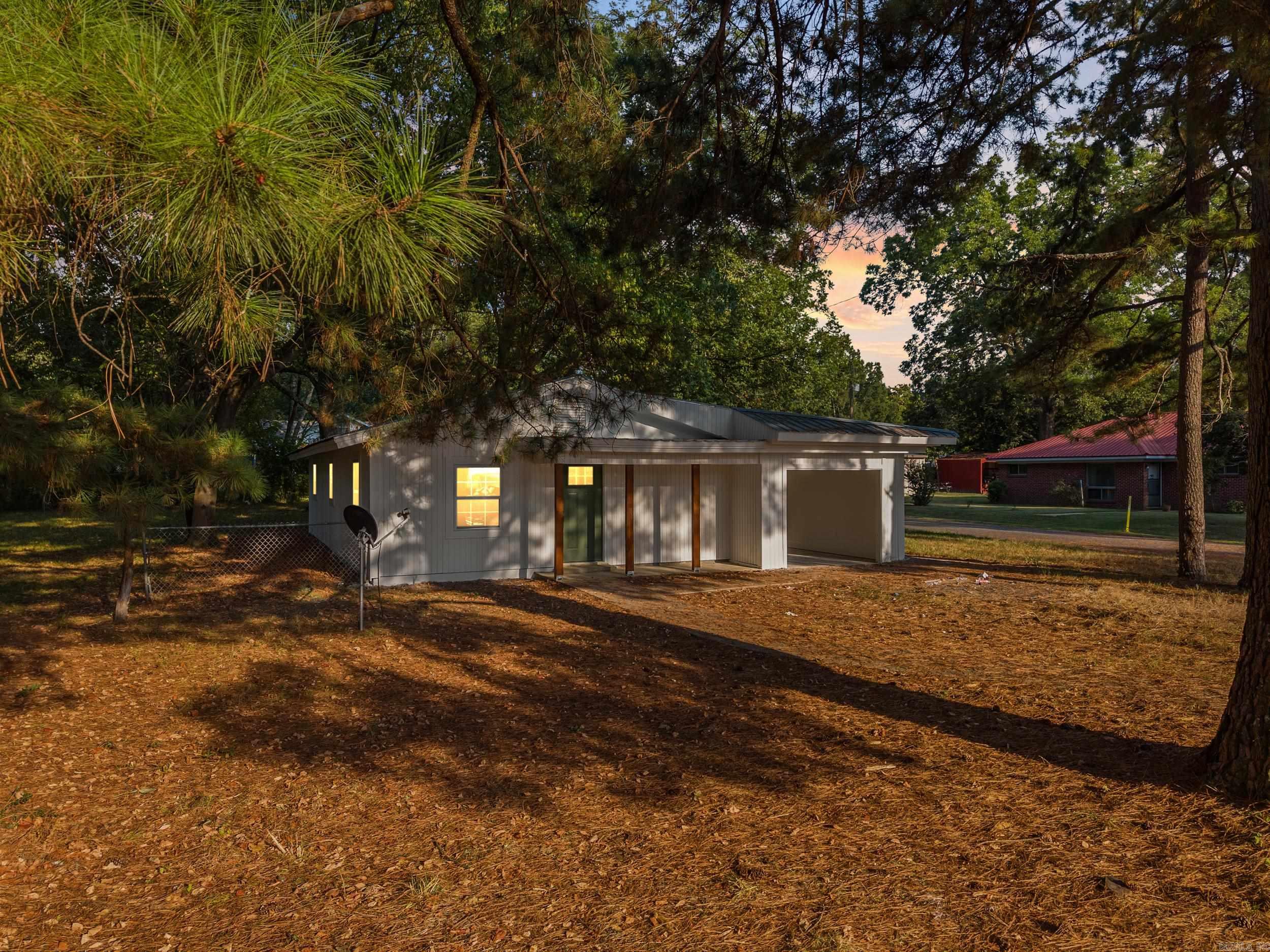 2412 Linwood  Newport, AR