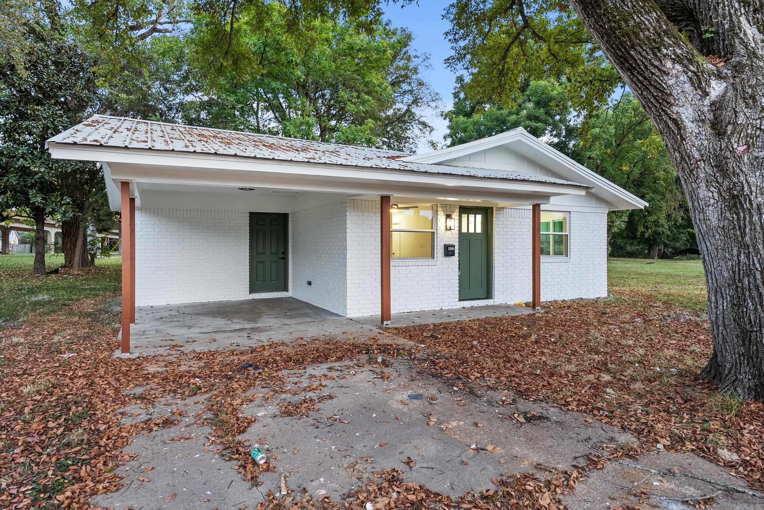 1016  Front  Newport, AR