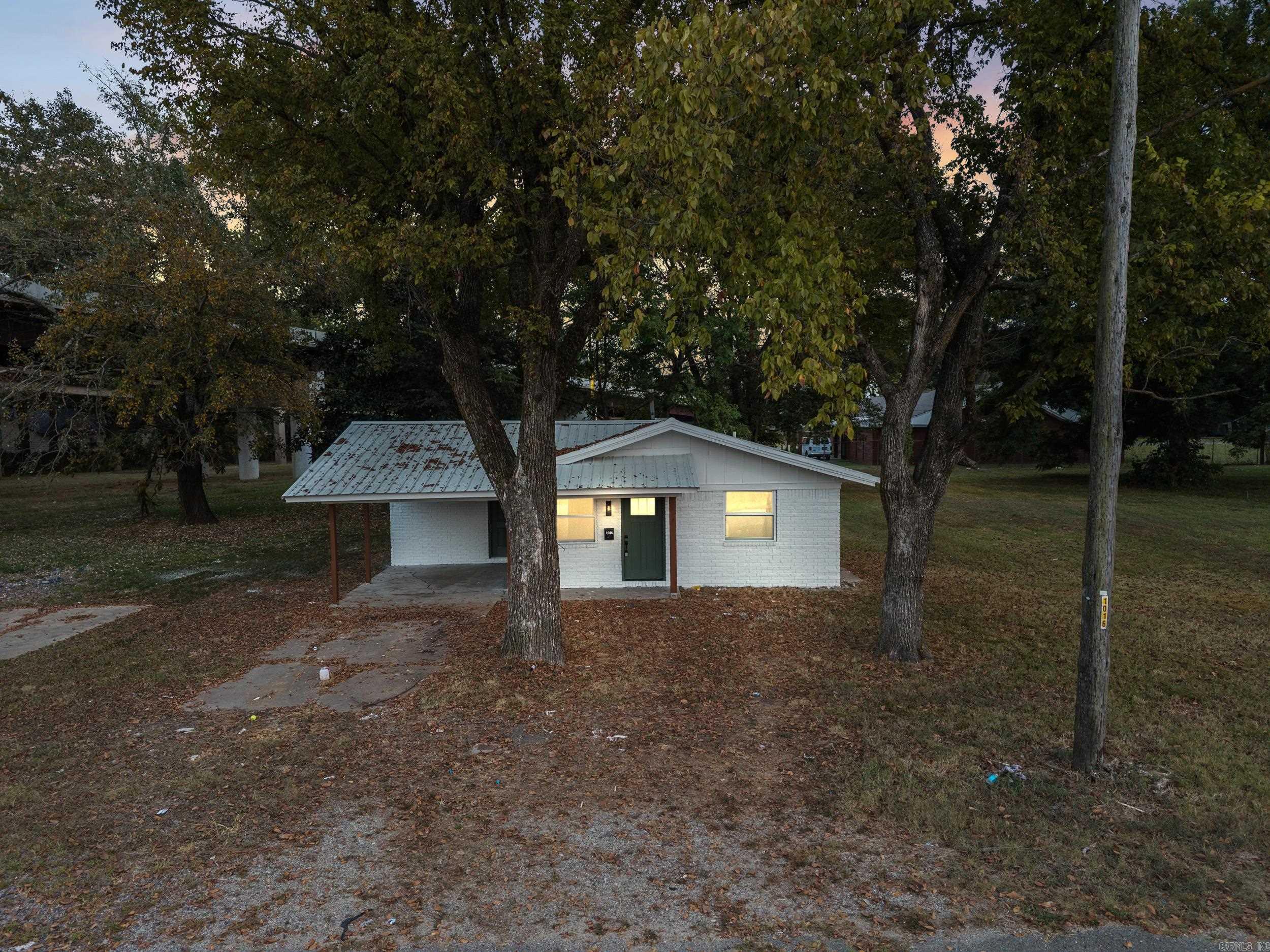 1016 Front  Newport, AR