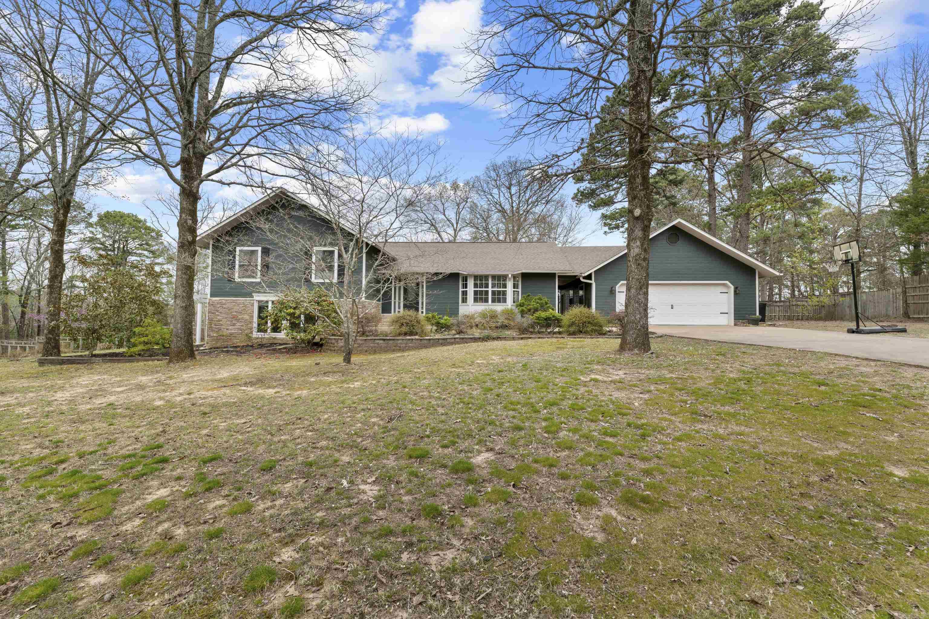 9 Robinwood Cove  Dr. Heber Springs, AR 72543