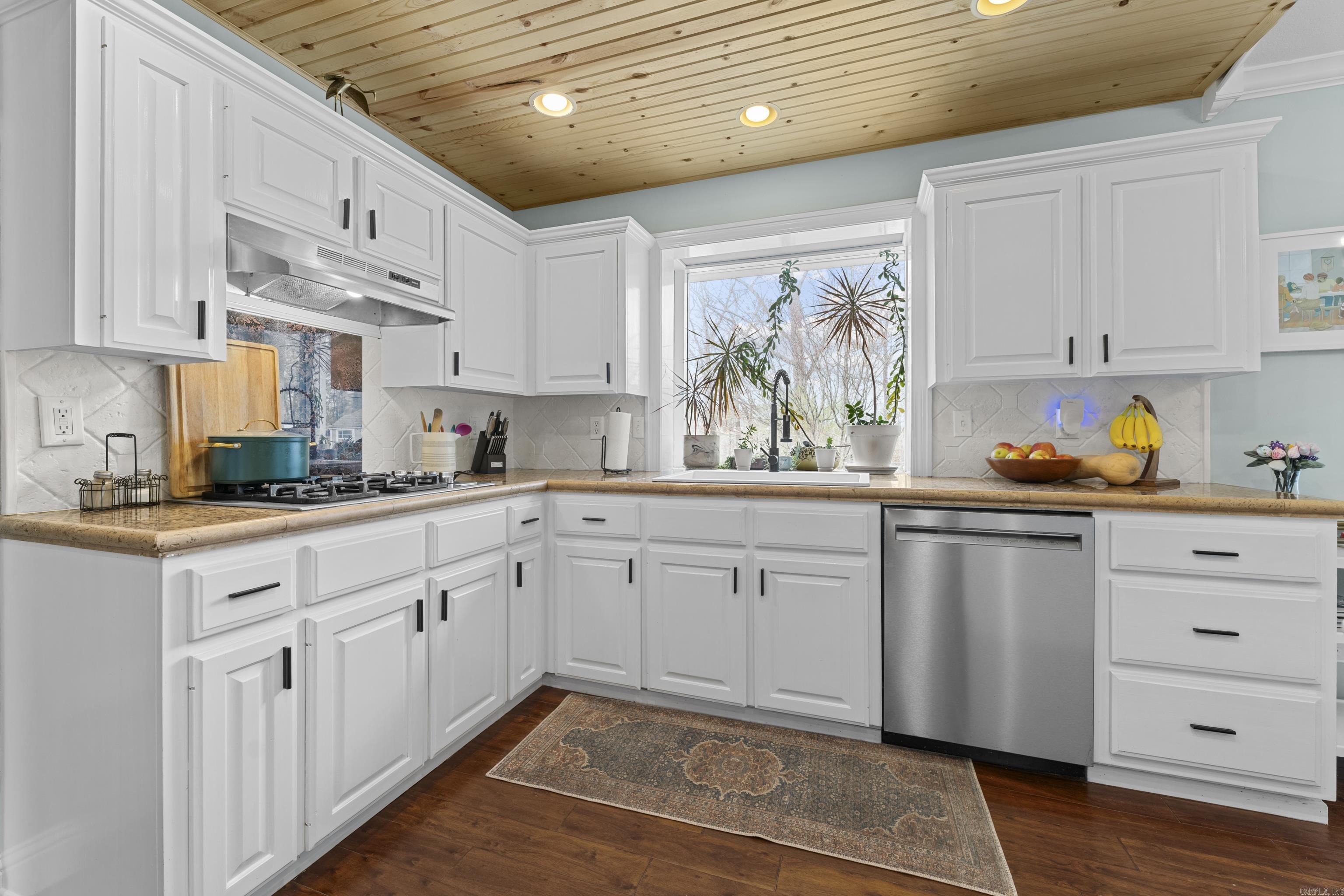 9 Robinwood Cove  Dr. Heber Springs, AR 72543