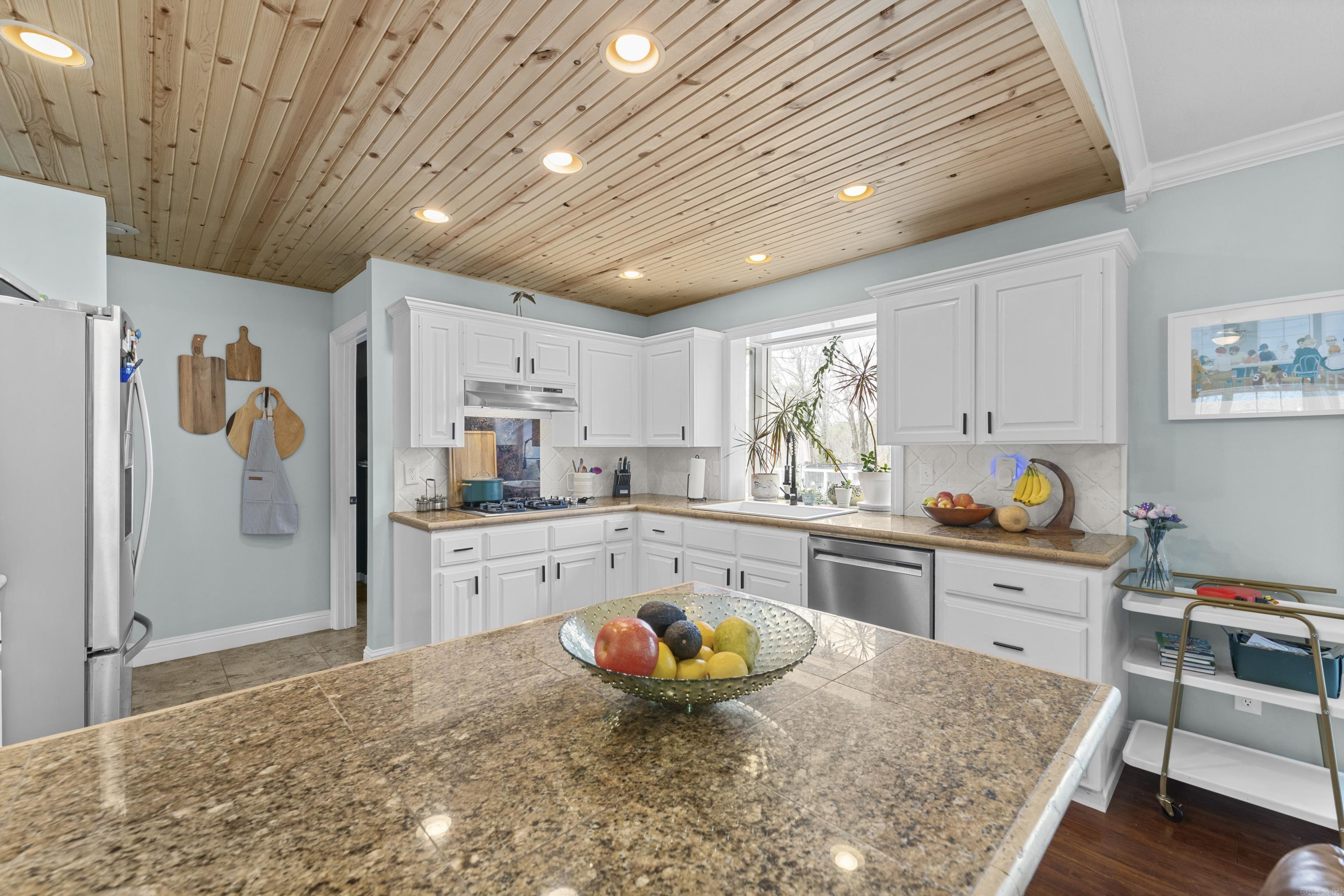 9 Robinwood Cove  Dr. Heber Springs, AR 72543