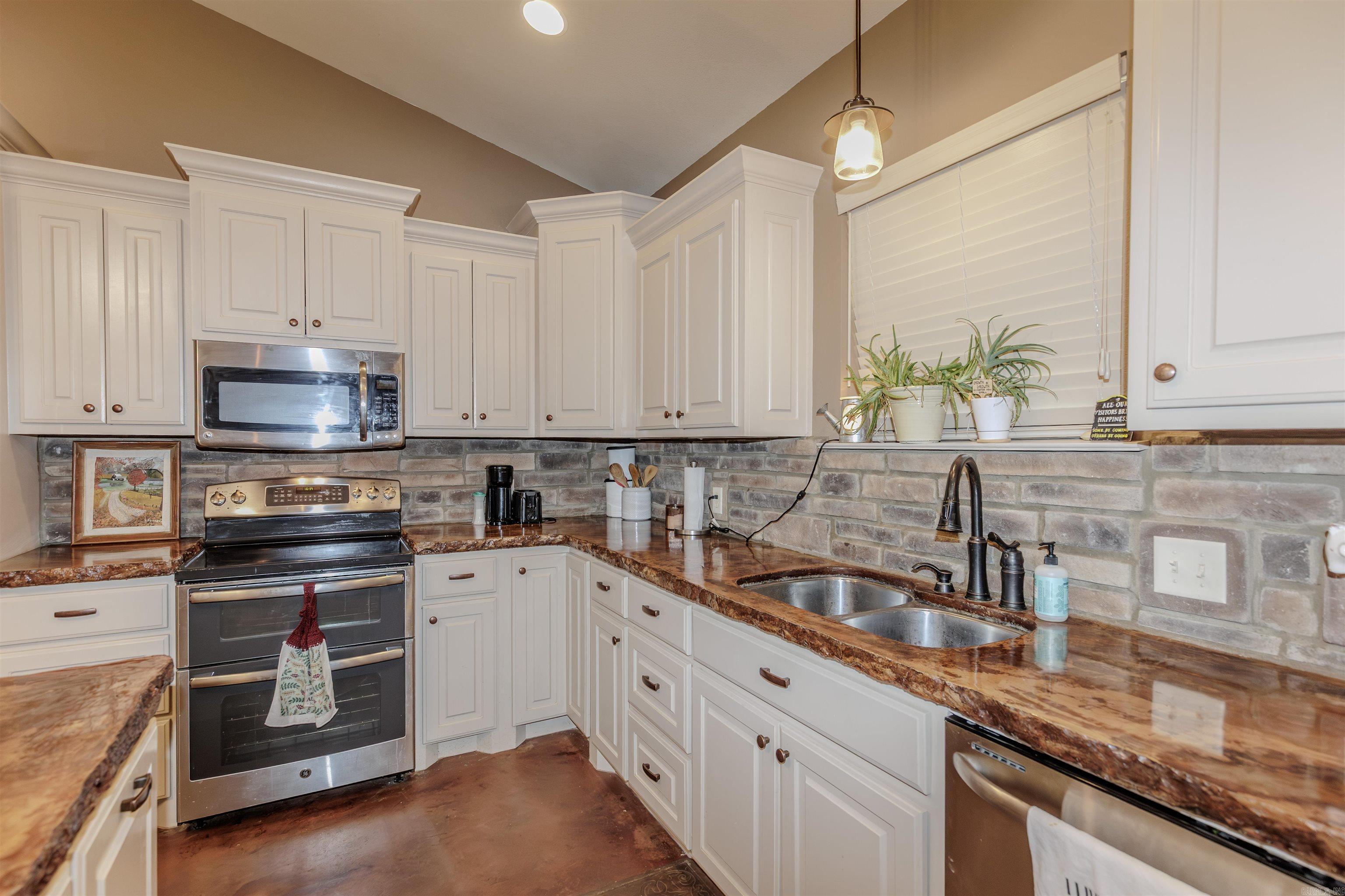 65 Wallace Bridge Road Perryville, AR 72126