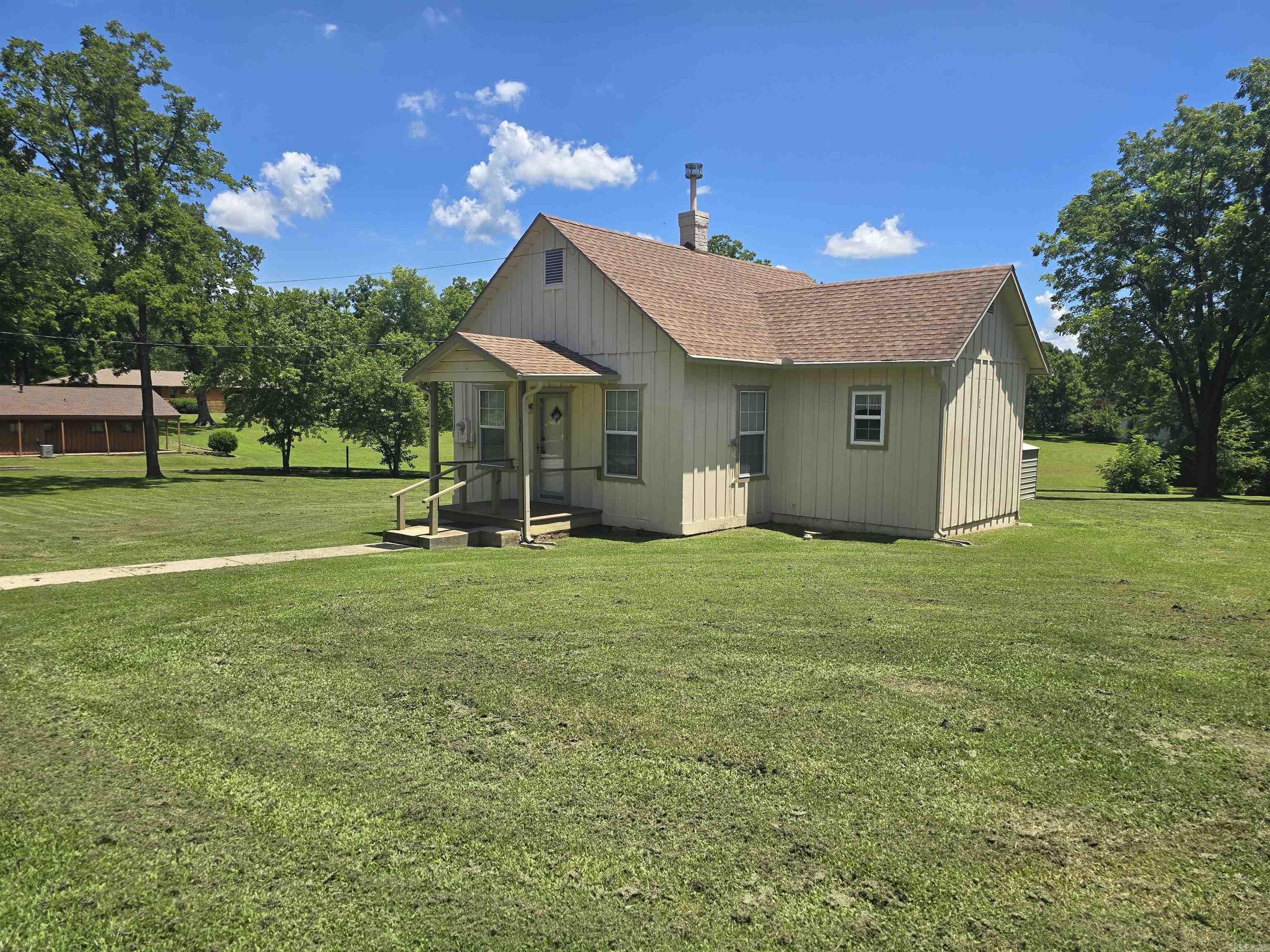 610 E 2nd  Mountain Home, AR