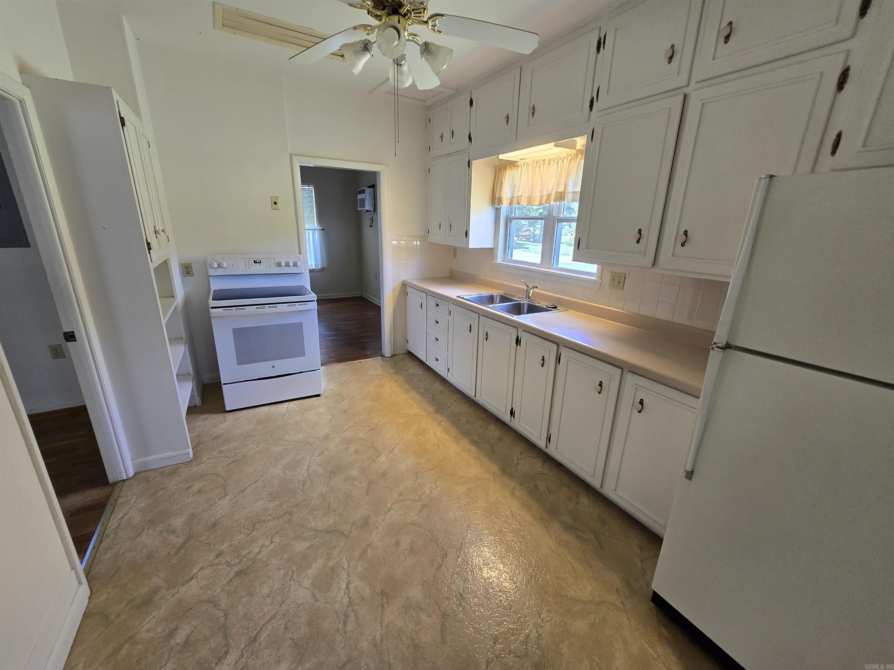 610 E 2nd  Mountain Home, AR