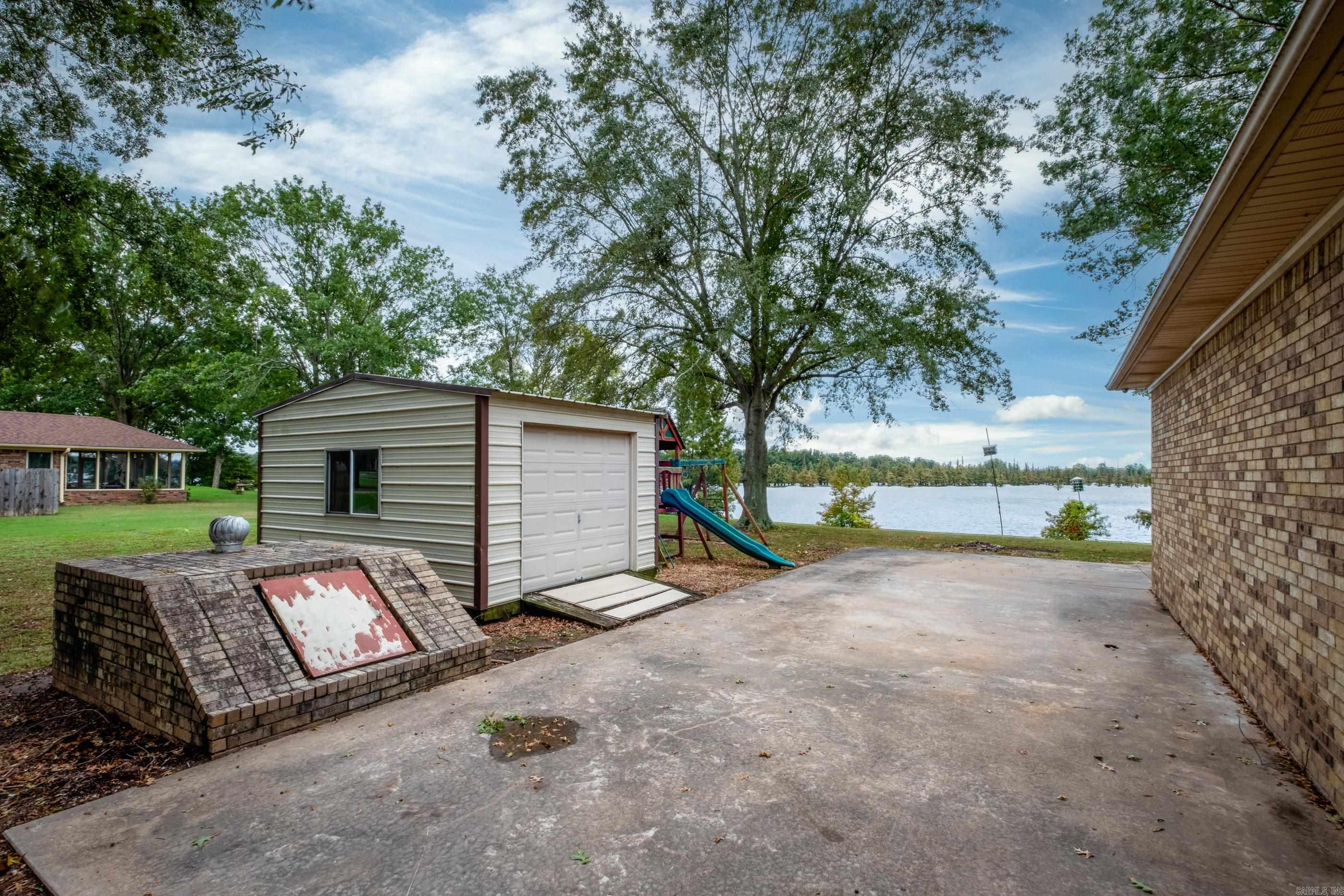 12208 Willow Beach Road — photo 4
