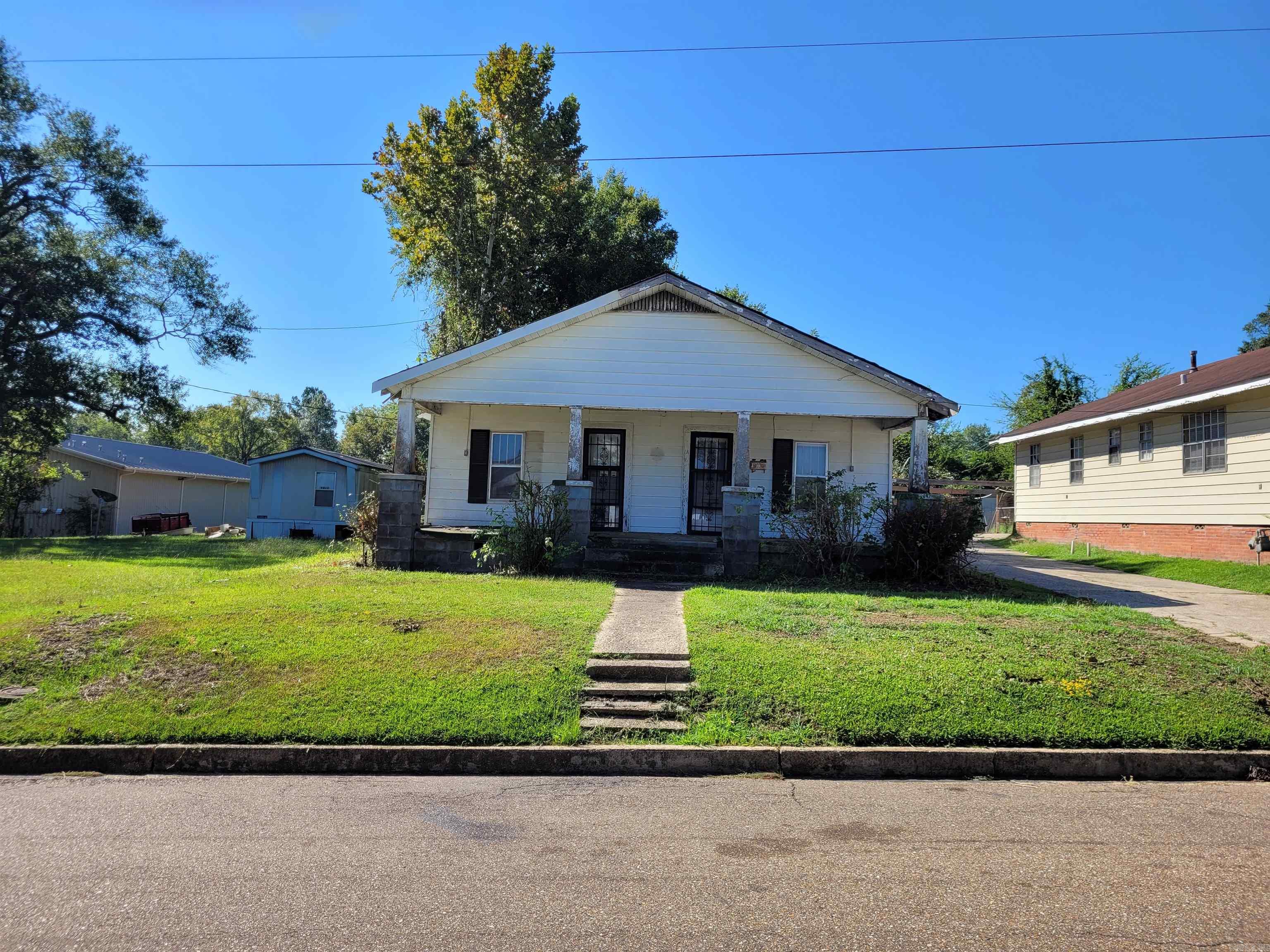 1009 E First  El Dorado, AR