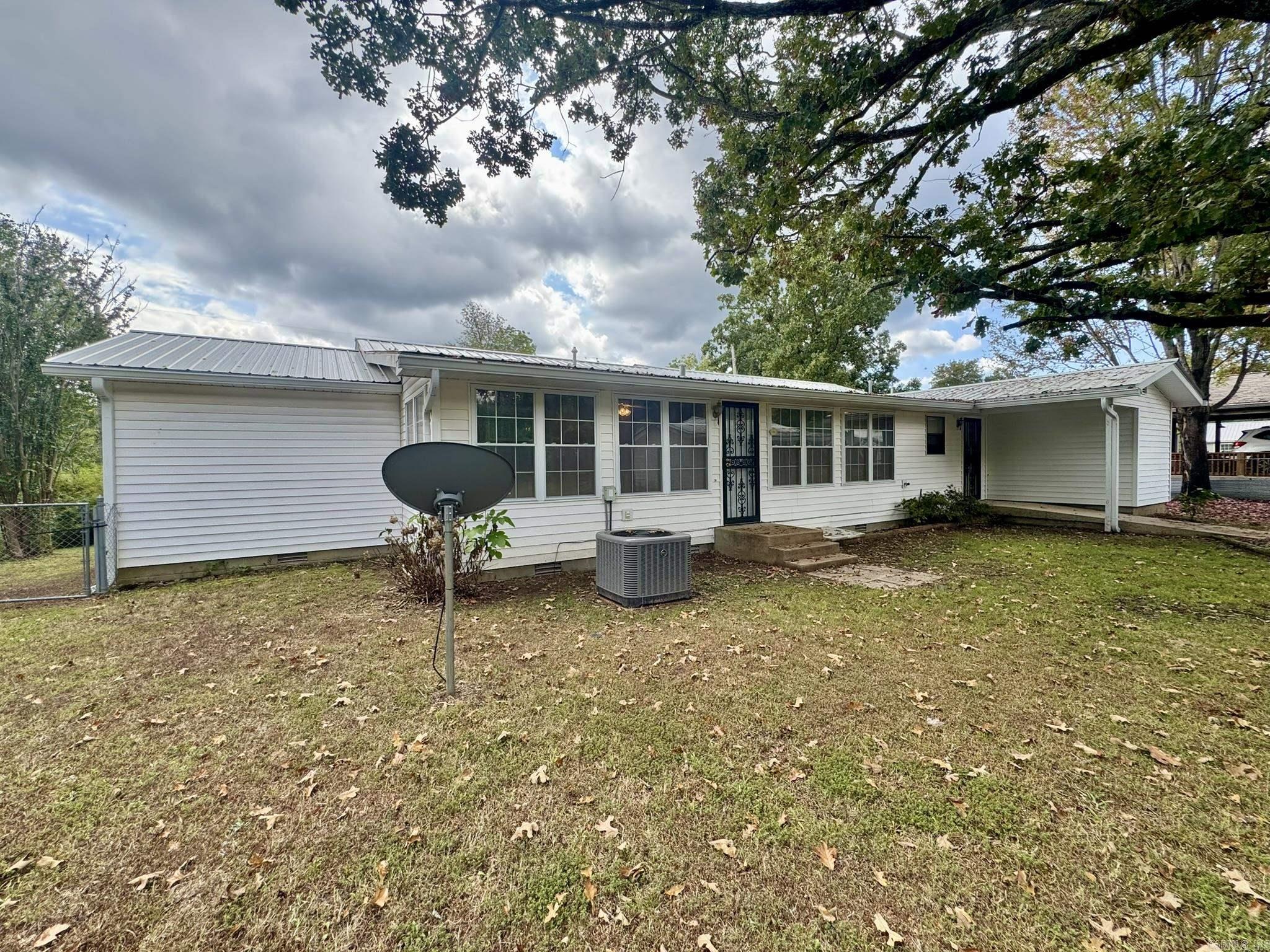 607 Clarence Street  Mountain View, AR