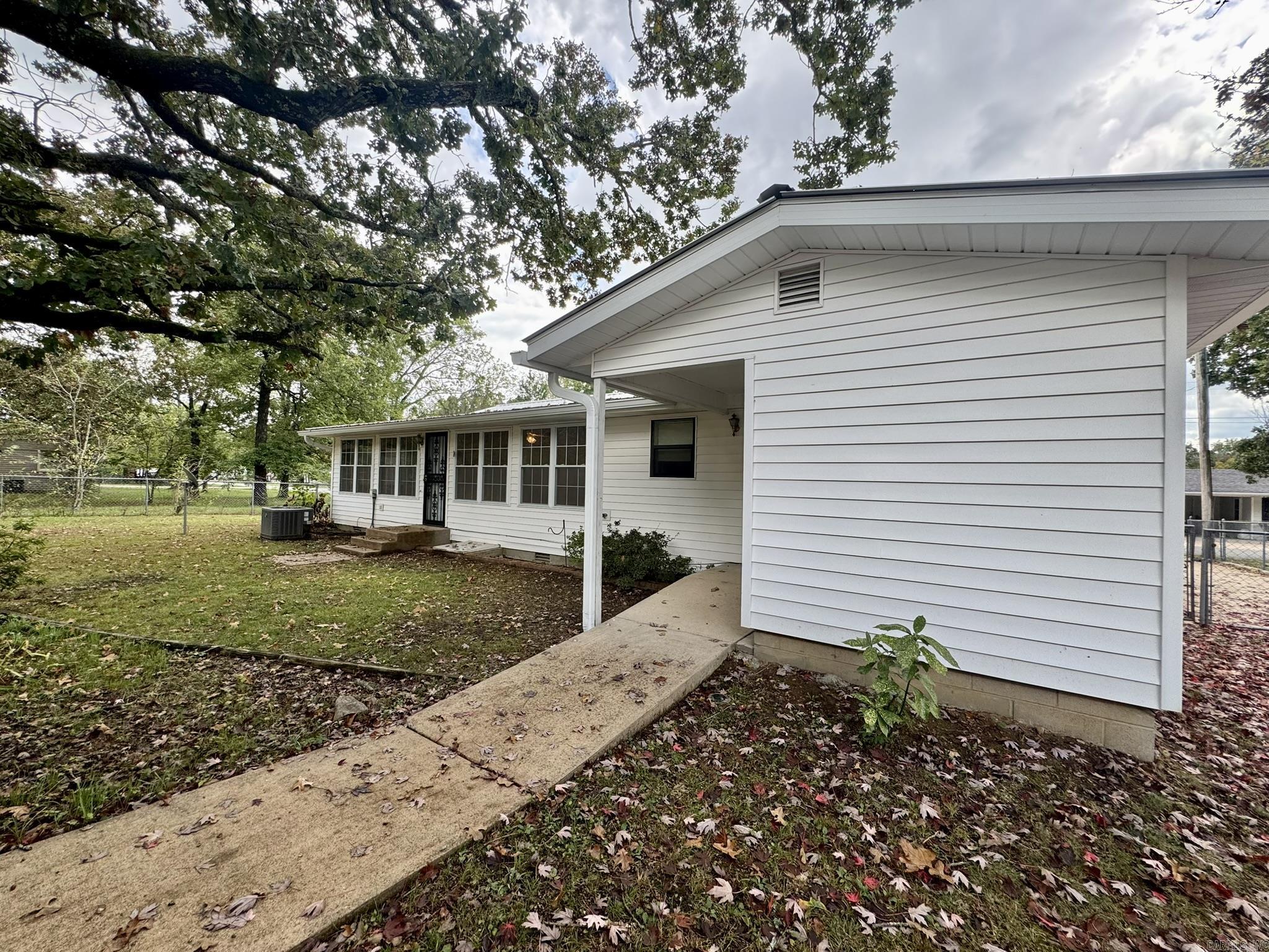 607 Clarence Street  Mountain View, AR