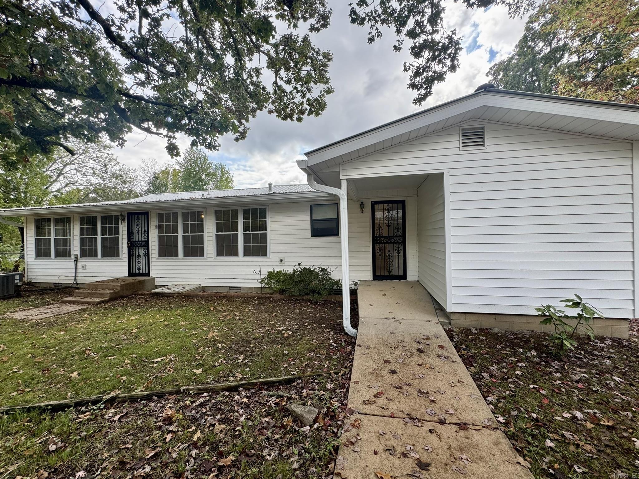 607 Clarence Street  Mountain View, AR