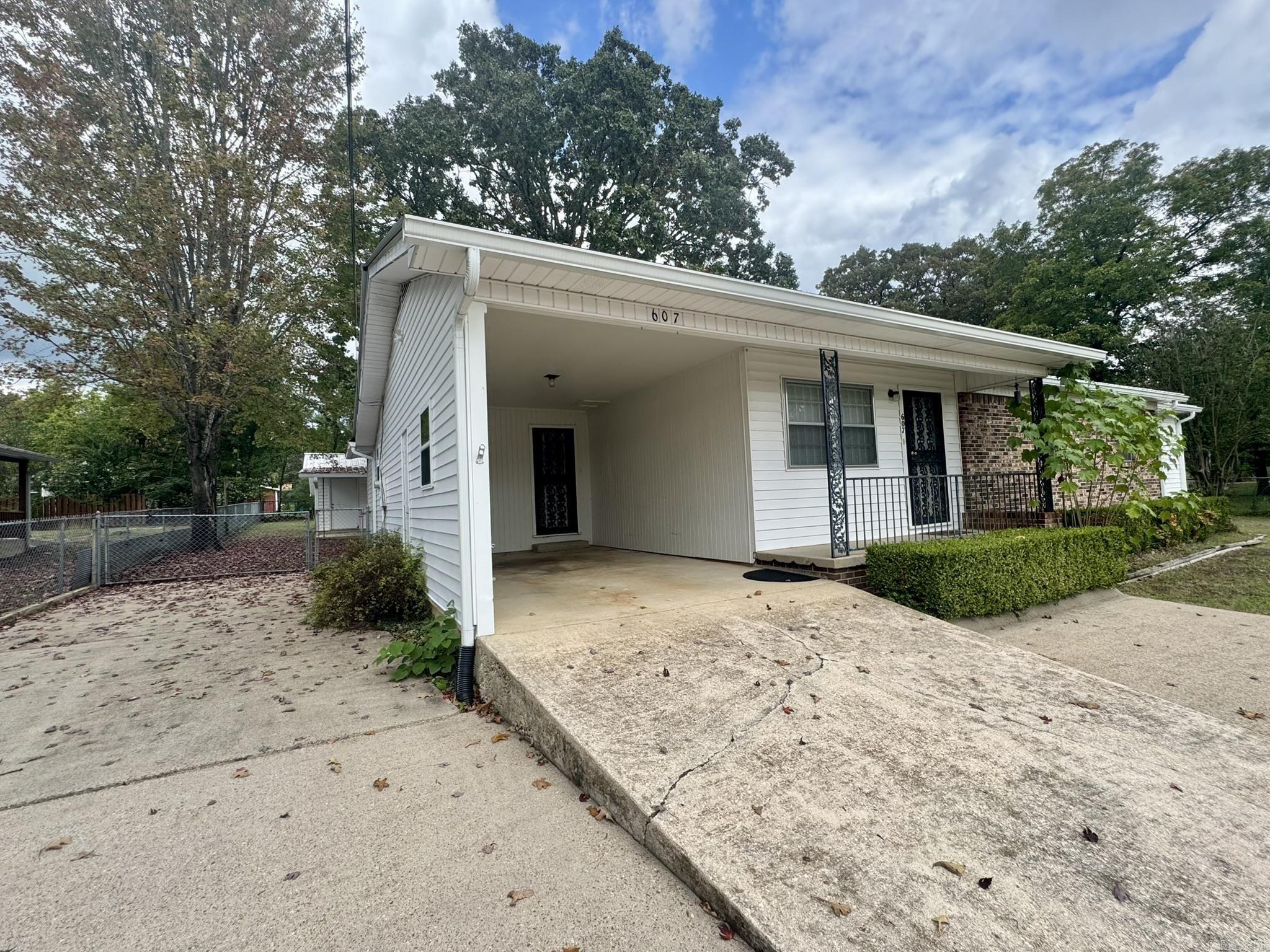 607 Clarence Street  Mountain View, AR