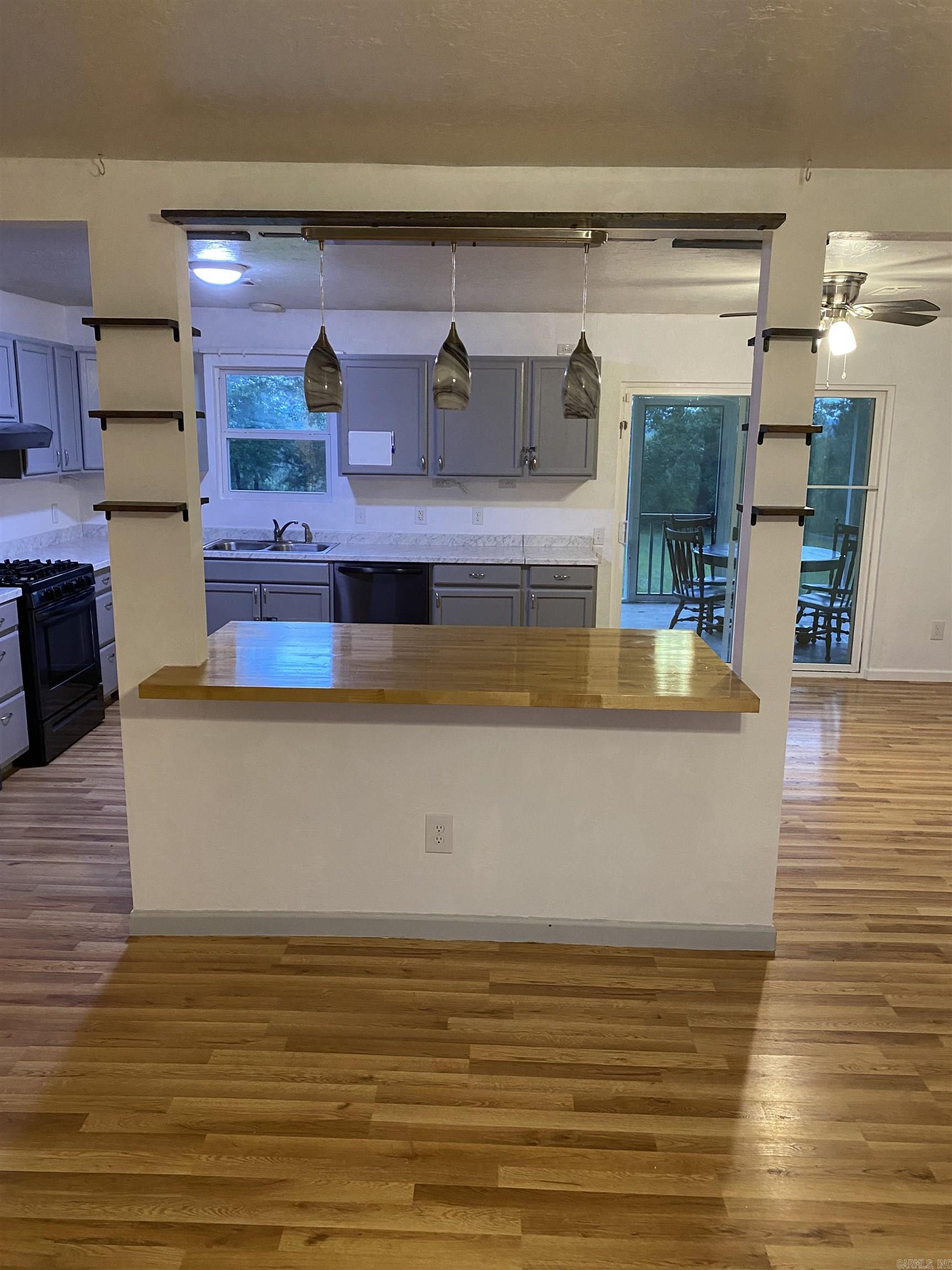 100 Wells  Amity, AR