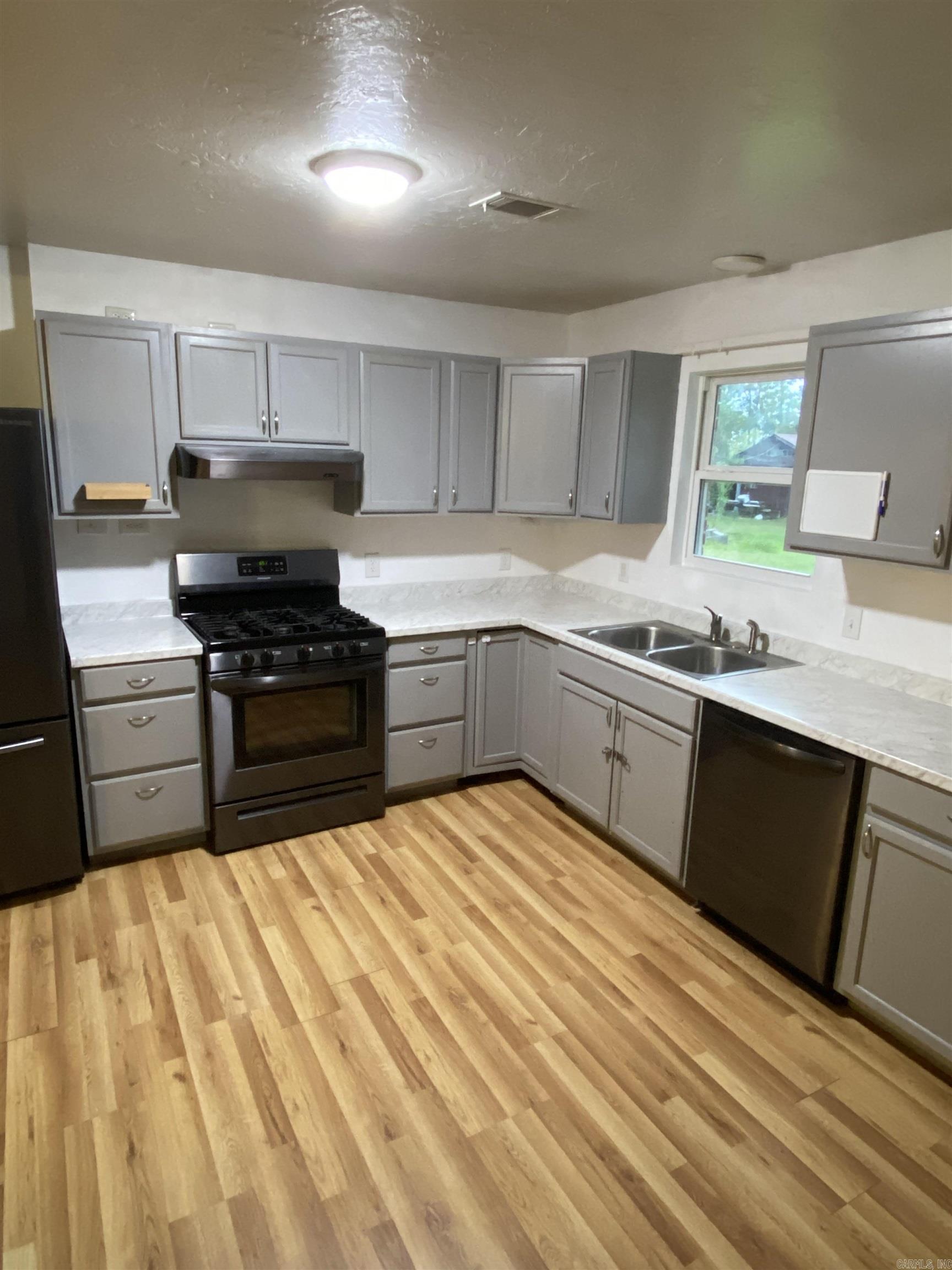 100 Wells  Amity, AR