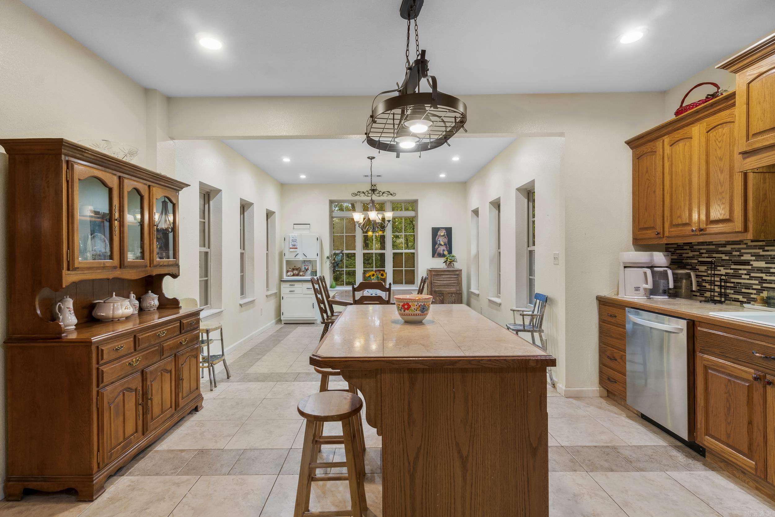 1052 Gravel Hill Road Romance, AR 72136