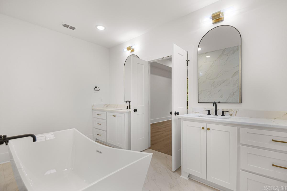 5016 Castaway Bay  Benton, AR