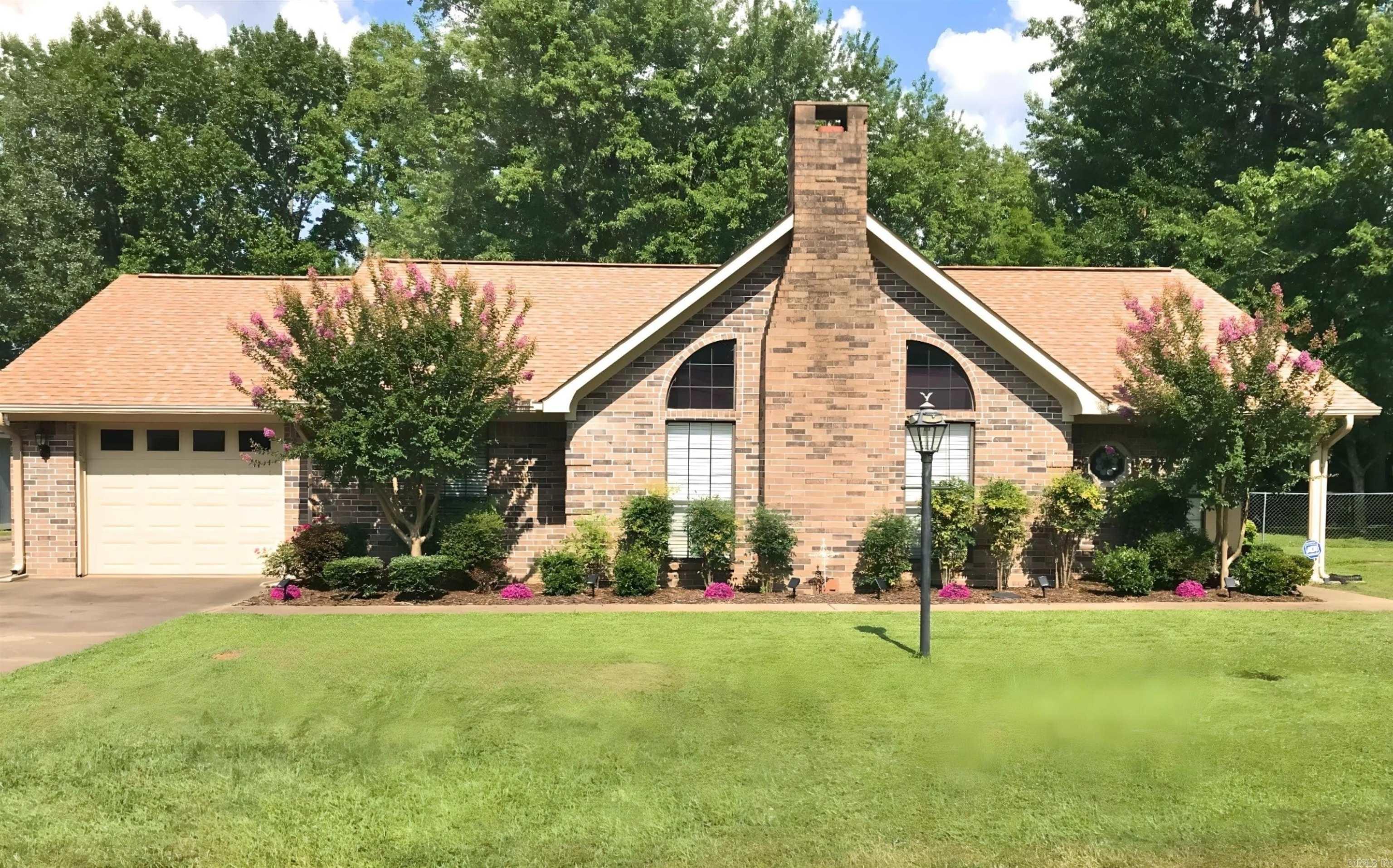 308  Jenny Lind Dr  Mena, AR