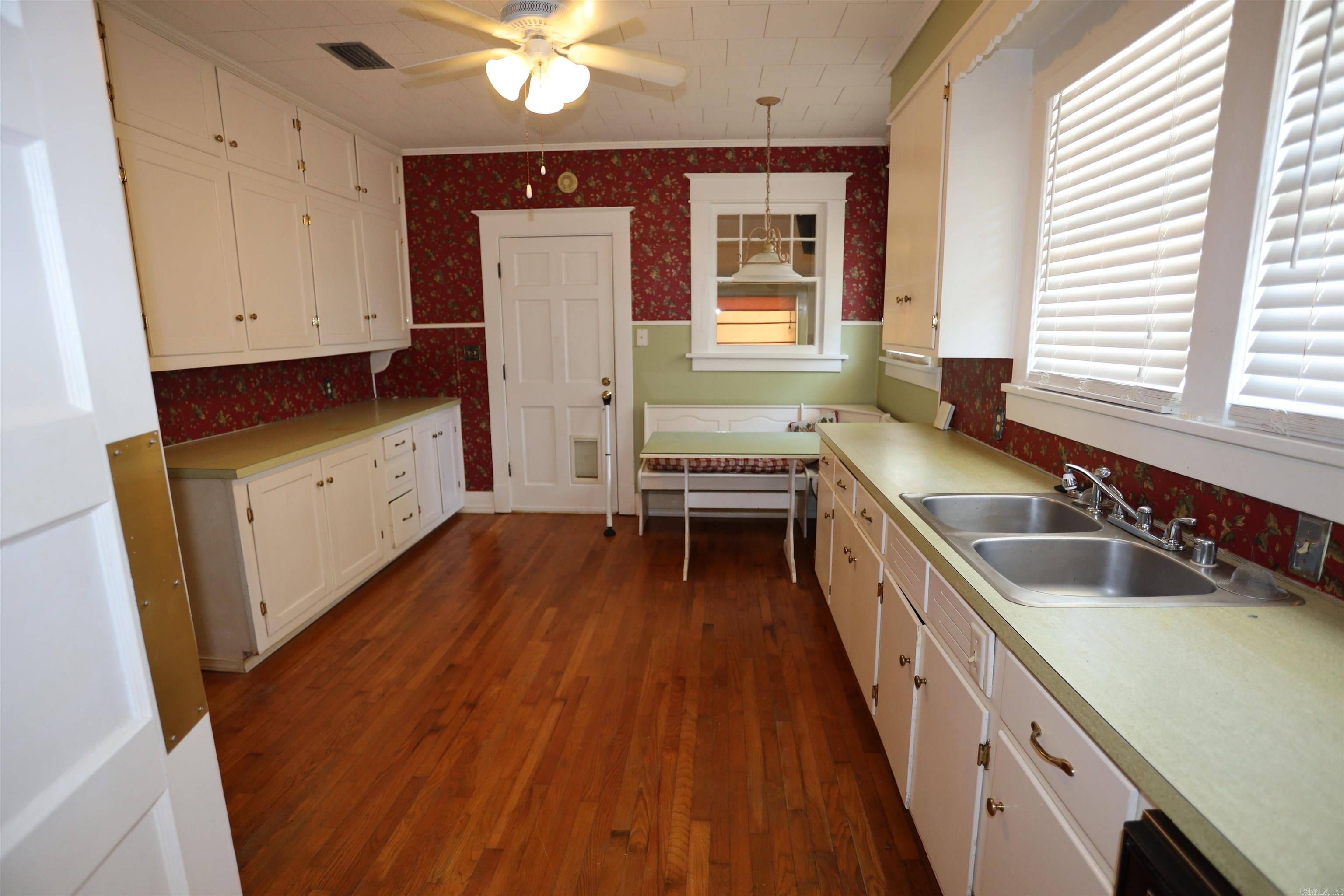 411 E Church  Warren, AR