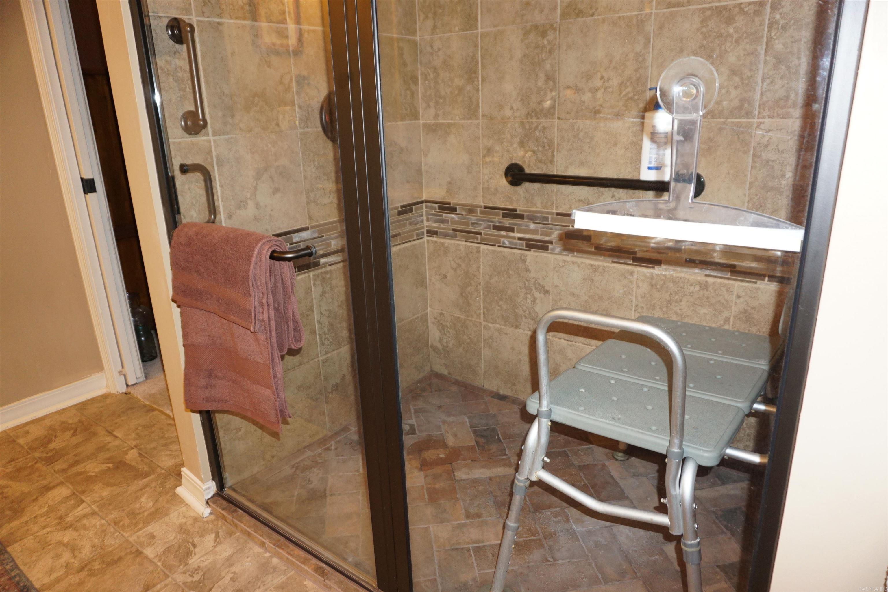 615 Chesapeake Dr Searcy, AR 72143