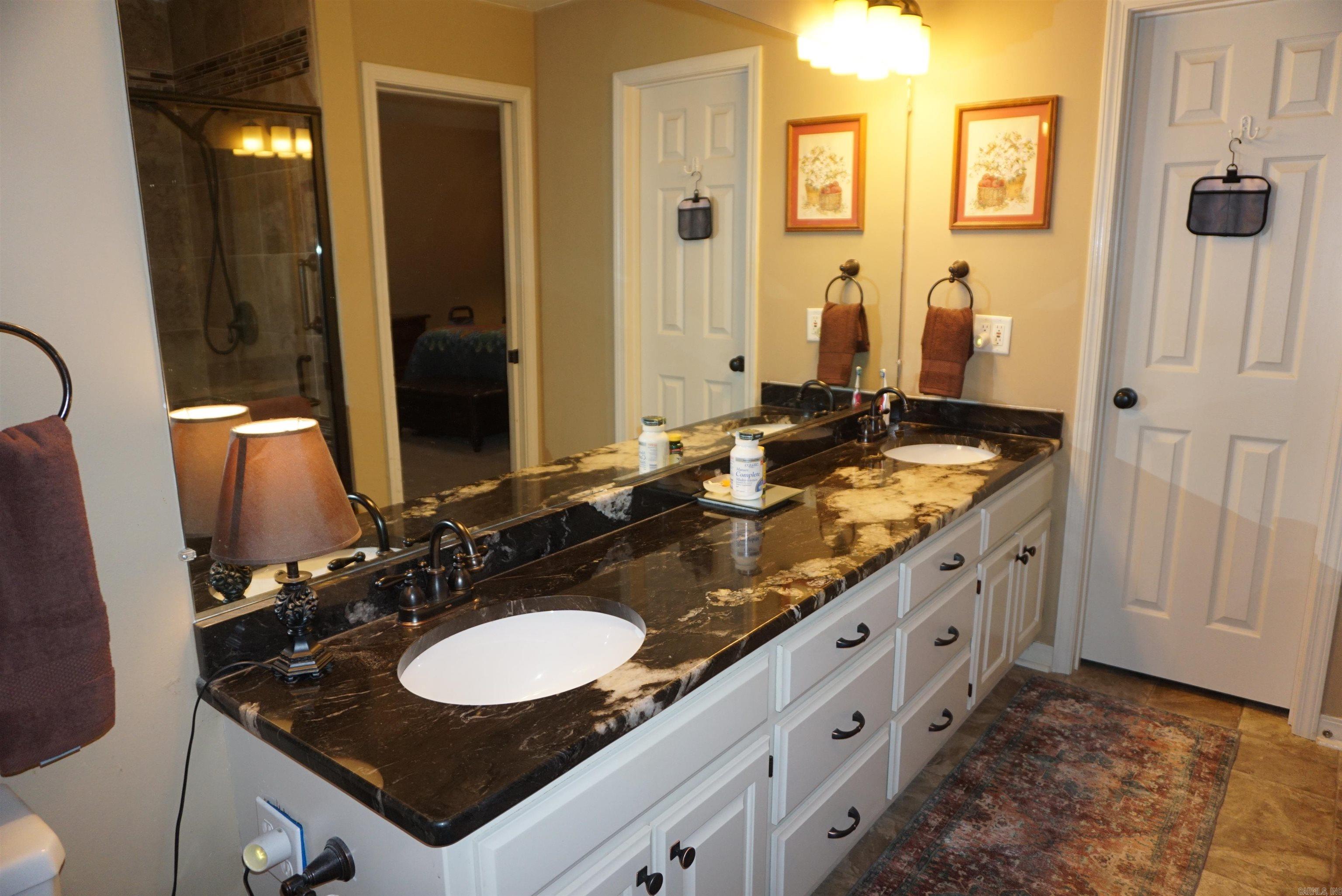 615 Chesapeake Dr Searcy, AR 72143