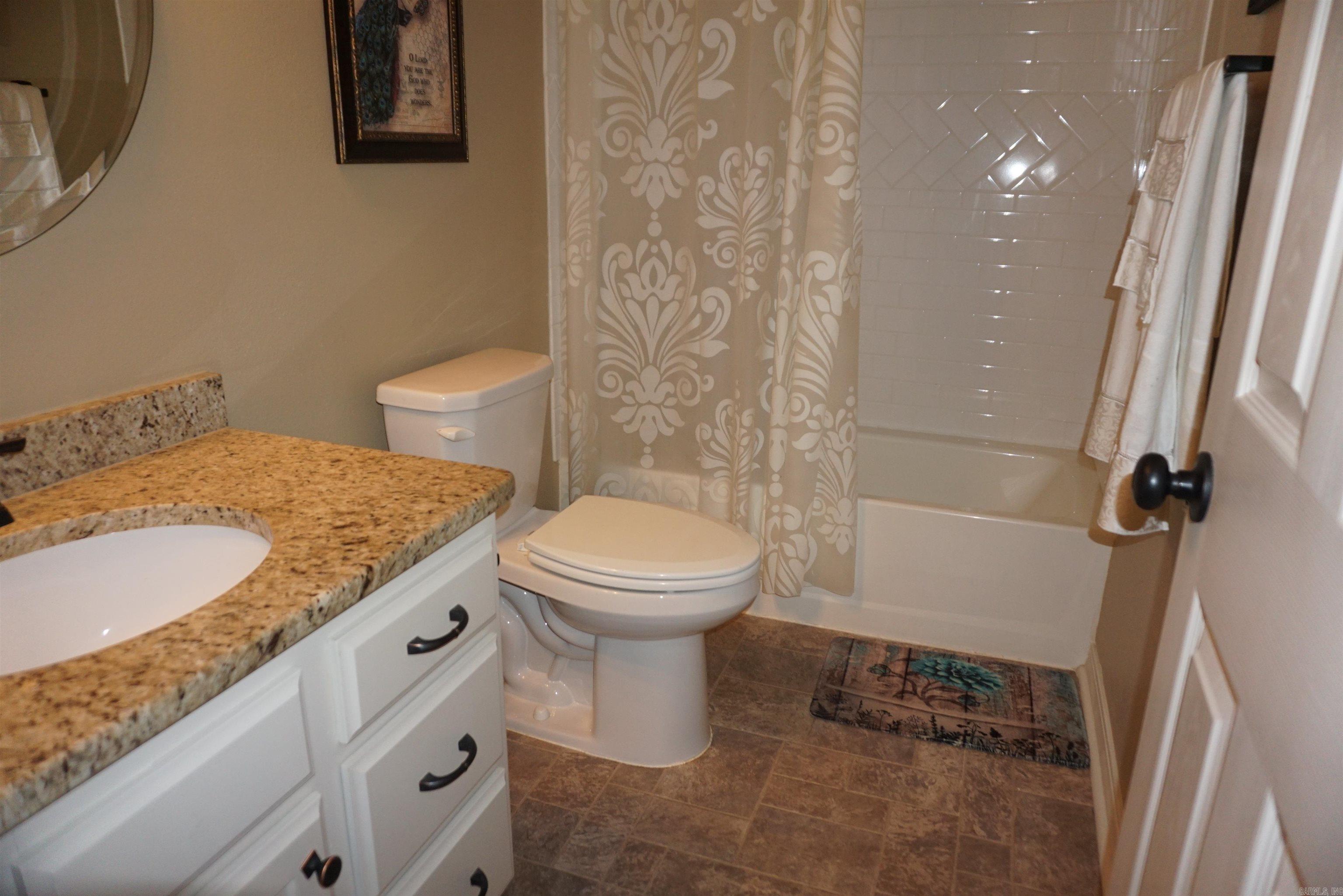 615 Chesapeake Dr Searcy, AR 72143