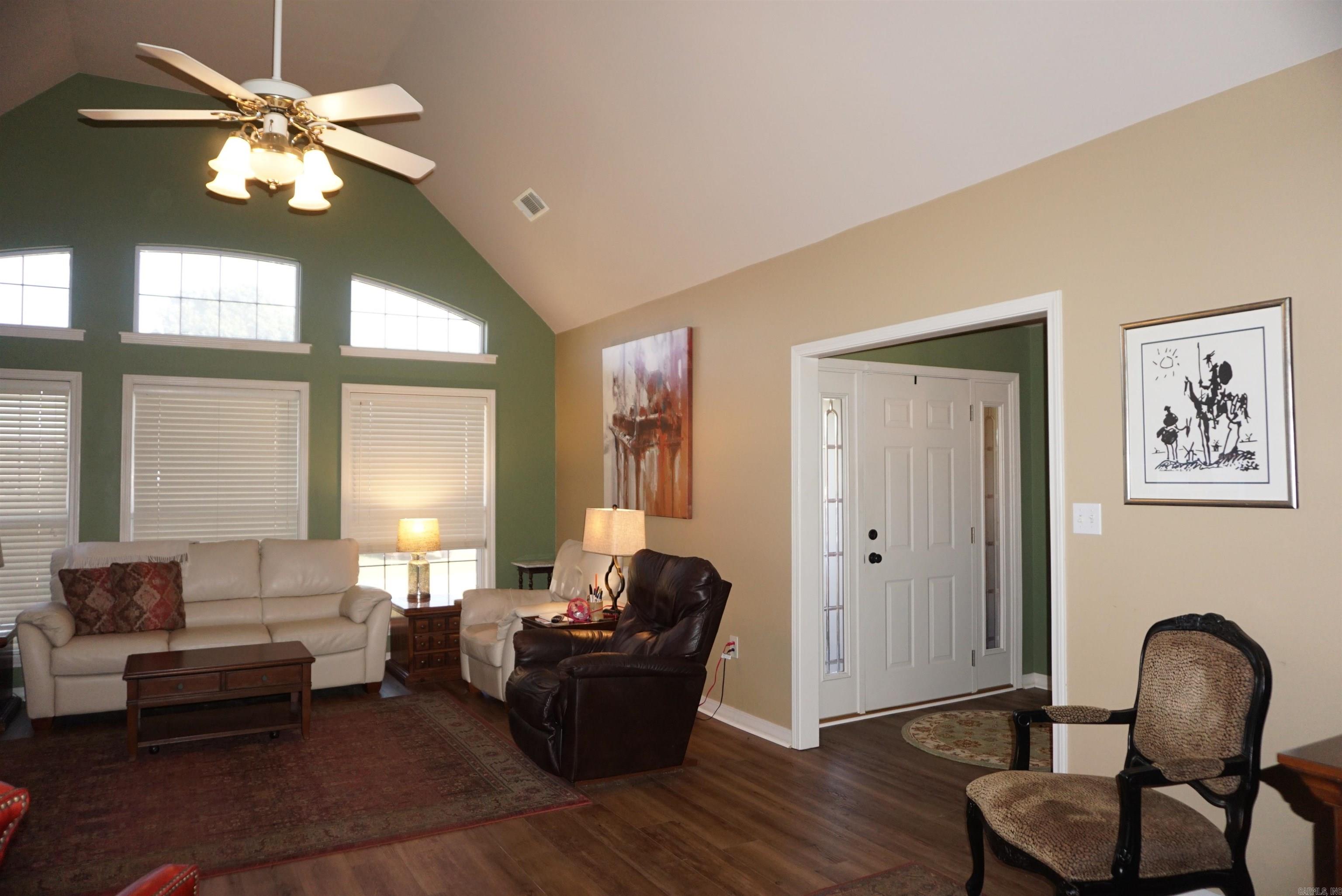 615 Chesapeake Dr Searcy, AR 72143