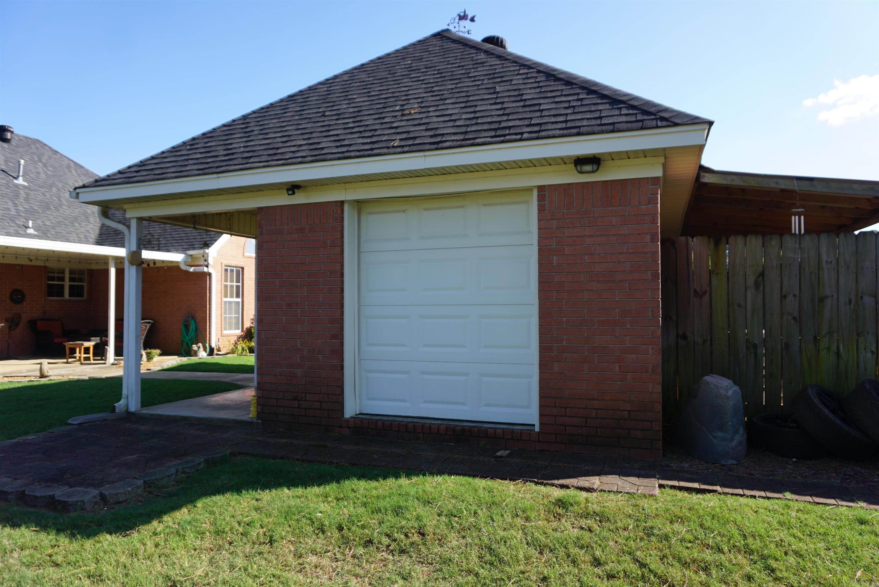 615 Chesapeake Dr Searcy, AR 72143