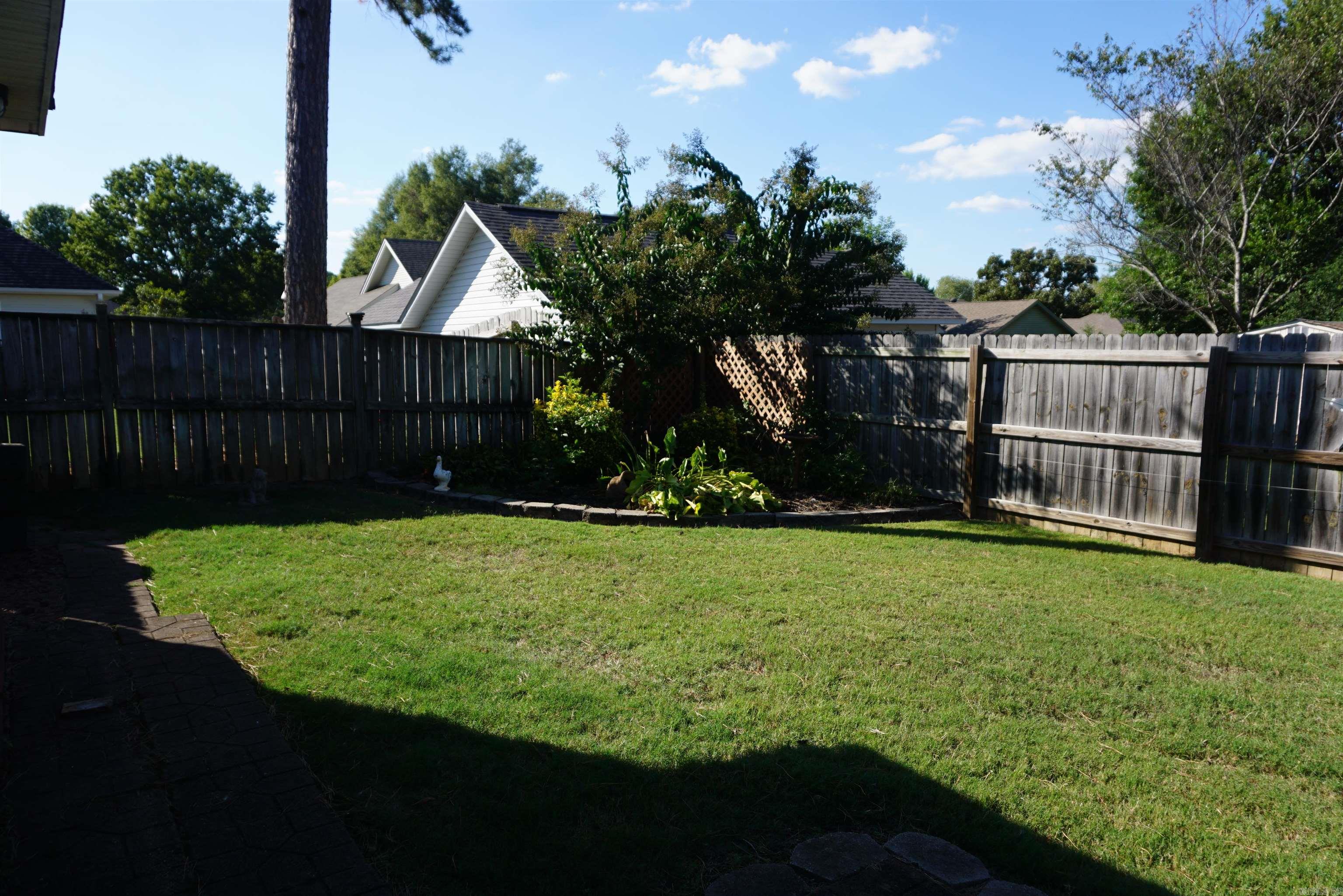 615 Chesapeake Dr Searcy, AR 72143