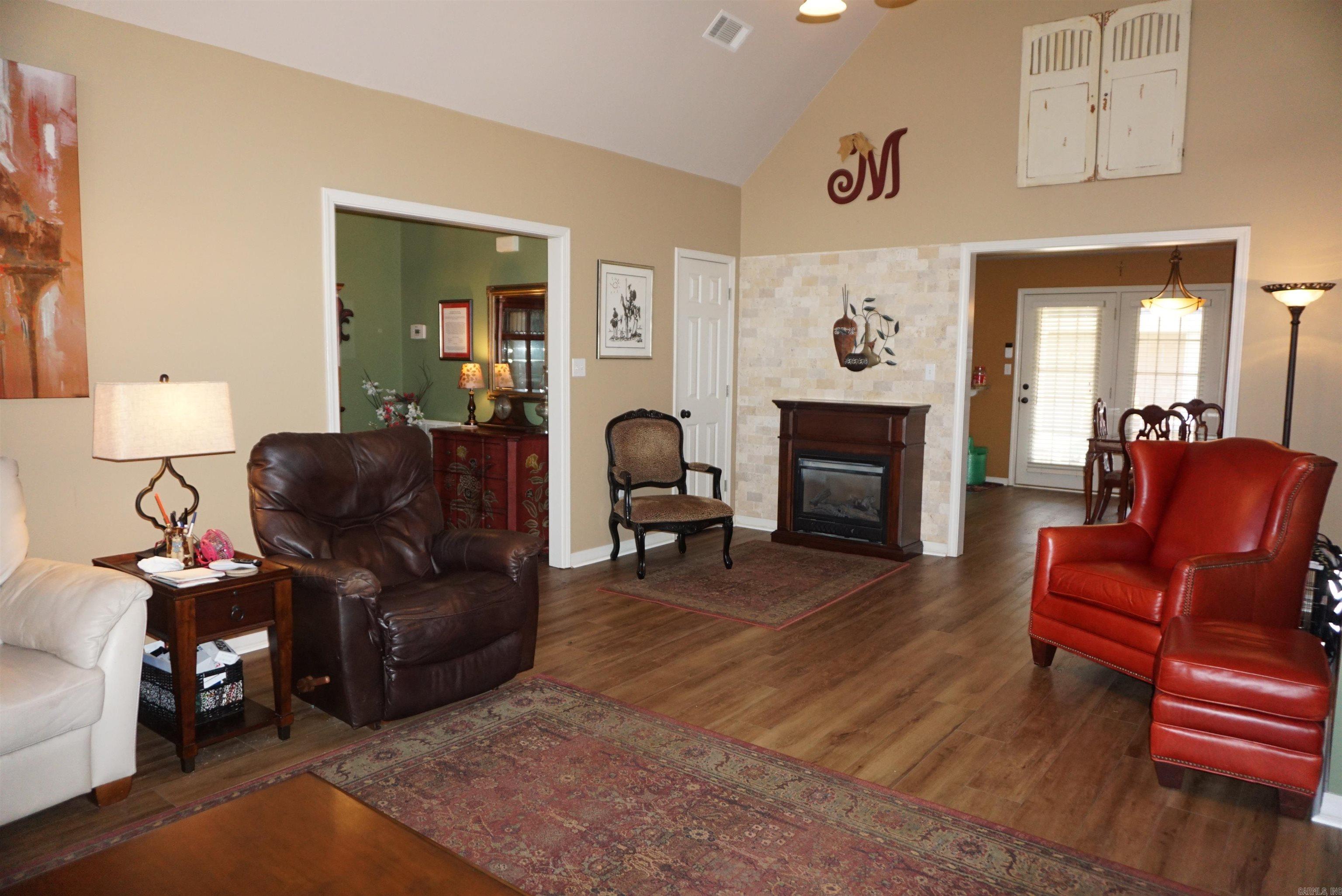 615 Chesapeake Dr Searcy, AR 72143