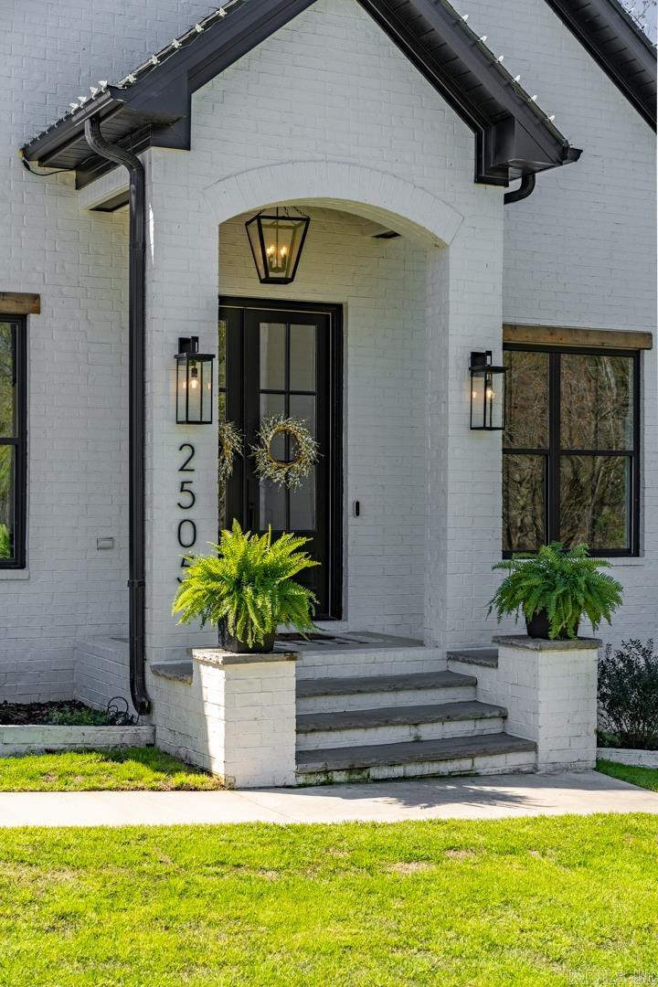 2505 Collins  Conway, AR