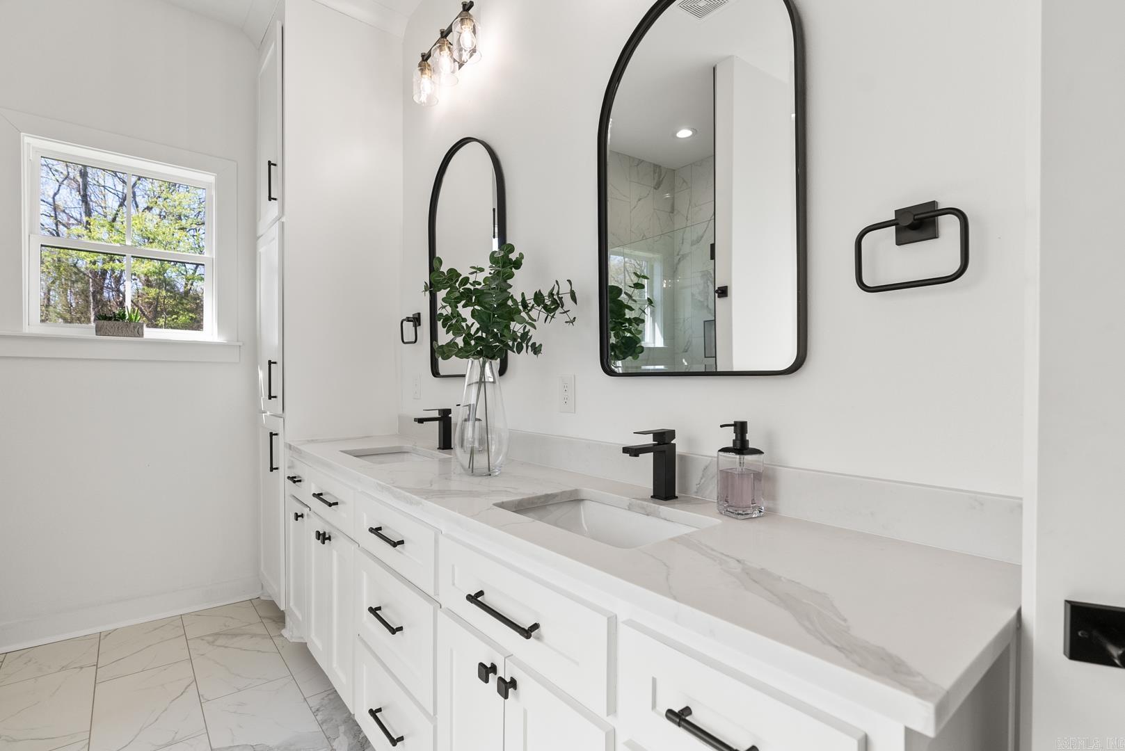 2505 Collins  Conway, AR