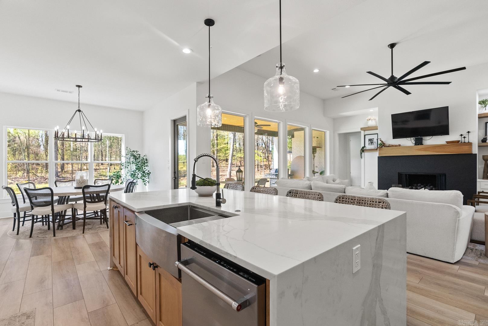 2505 Collins  Conway, AR