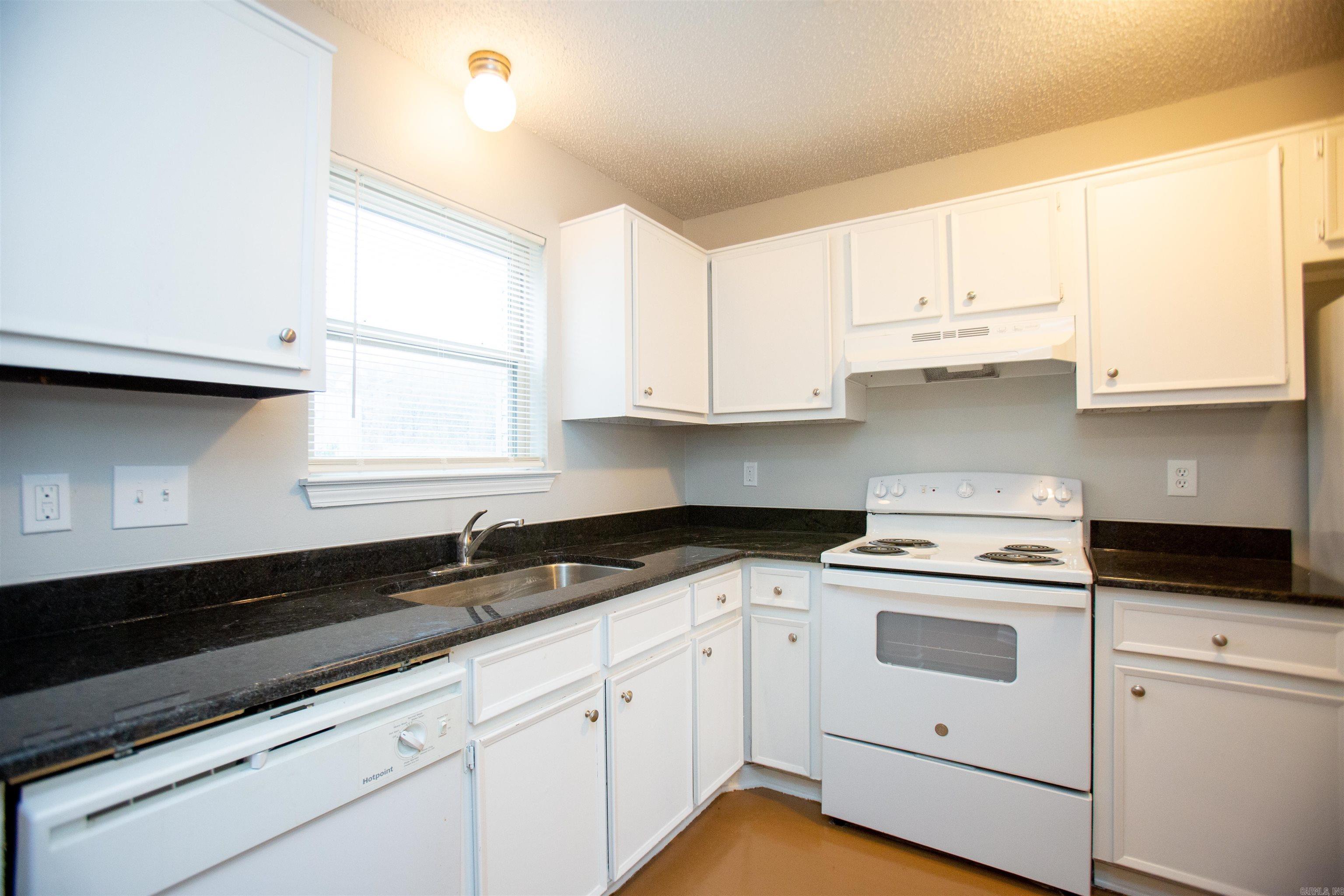 9-12 Edgehill  Maumelle, AR