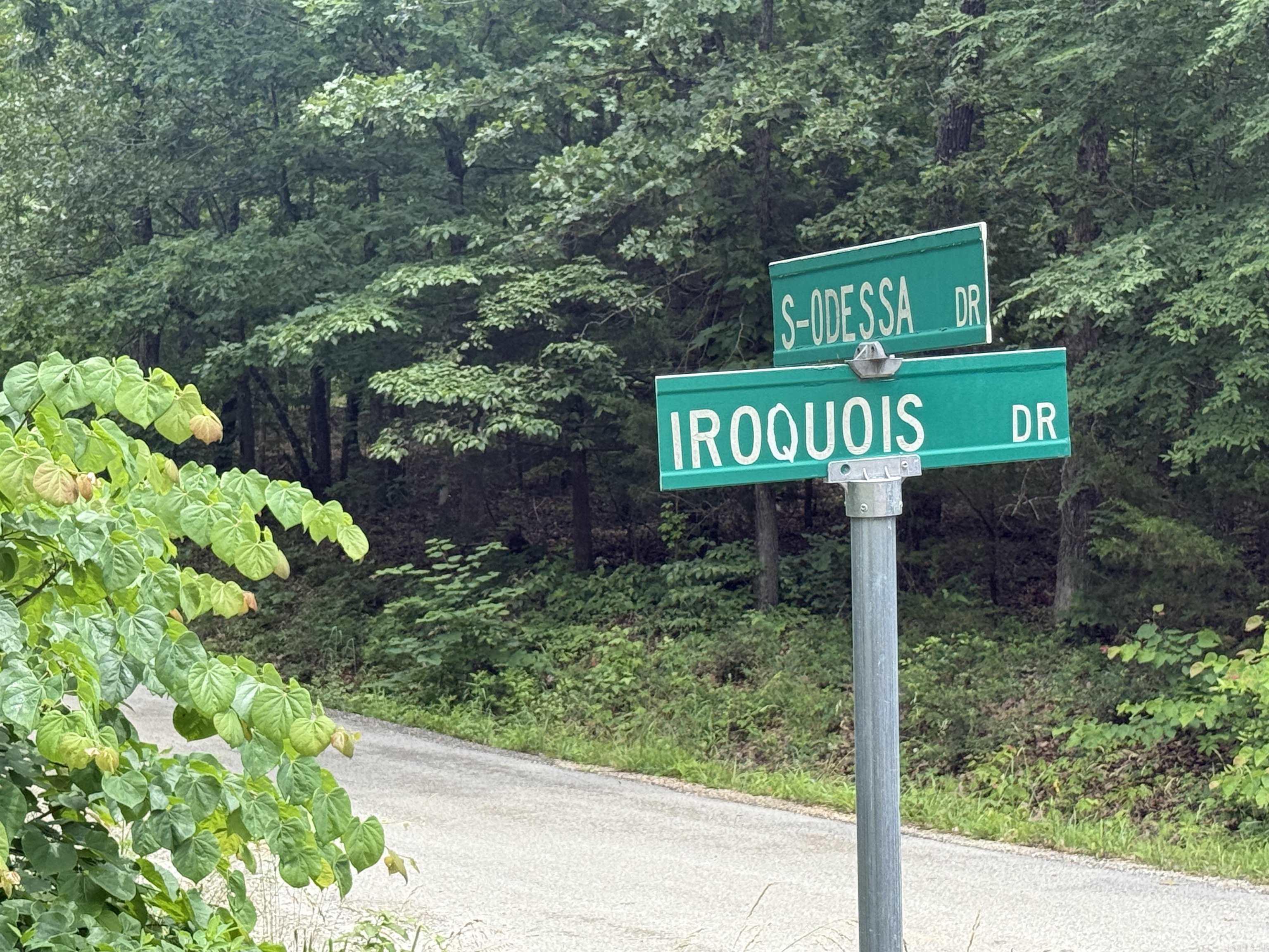000 Iroquois  Cherokee Village, AR