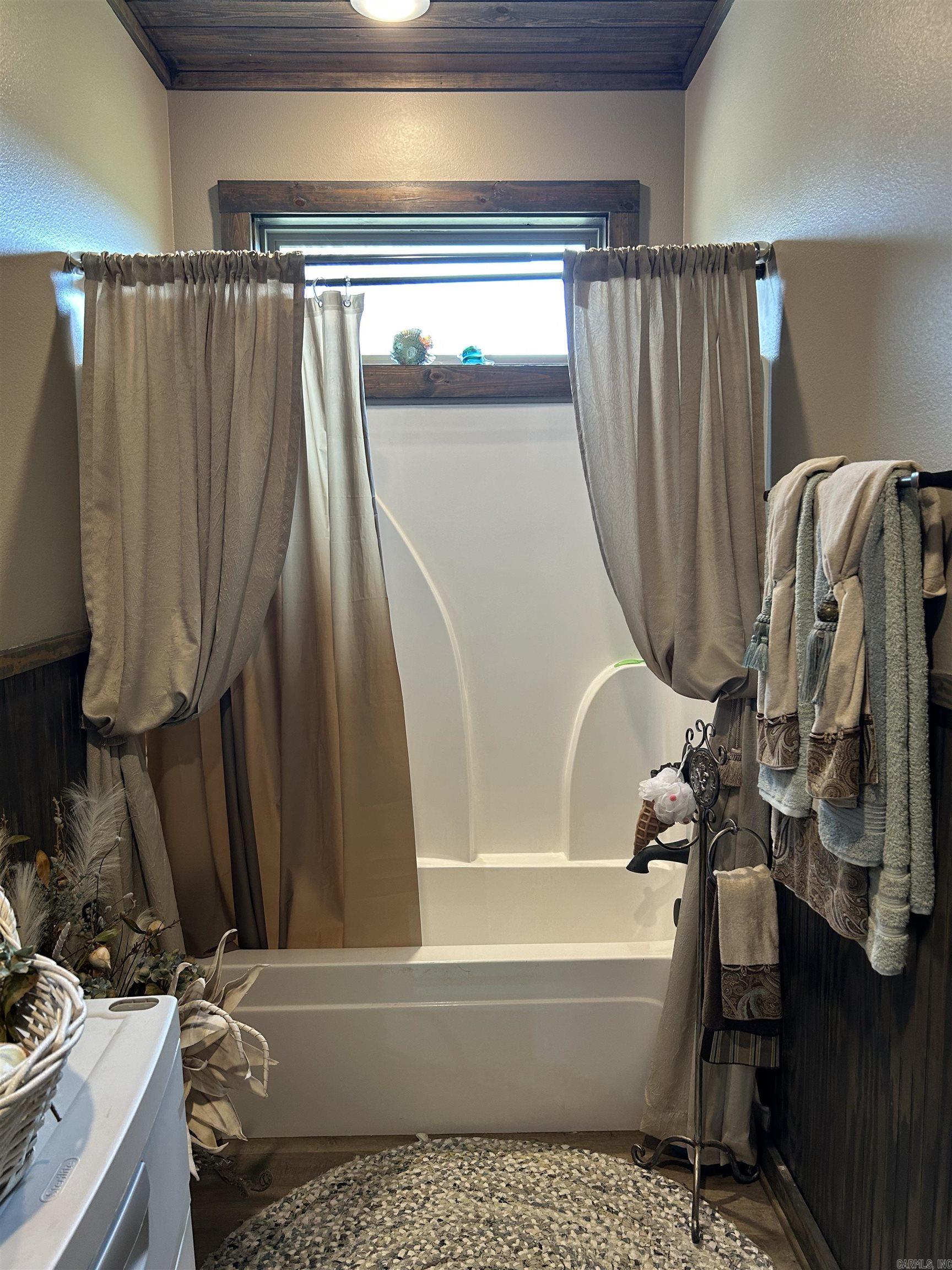 352 Rocky River Road Glenwood, AR 71943