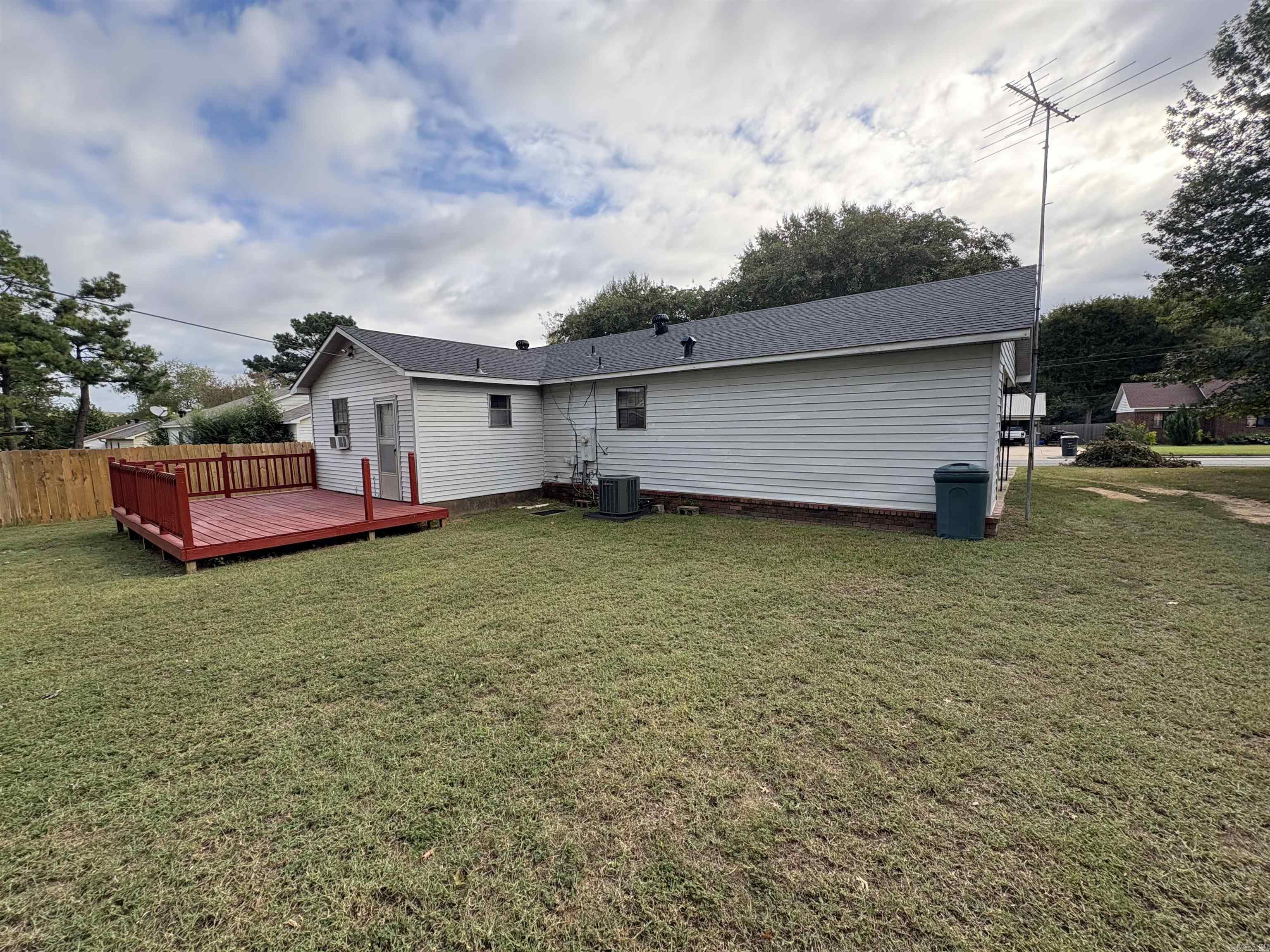 207 Joy Drive — photo 2