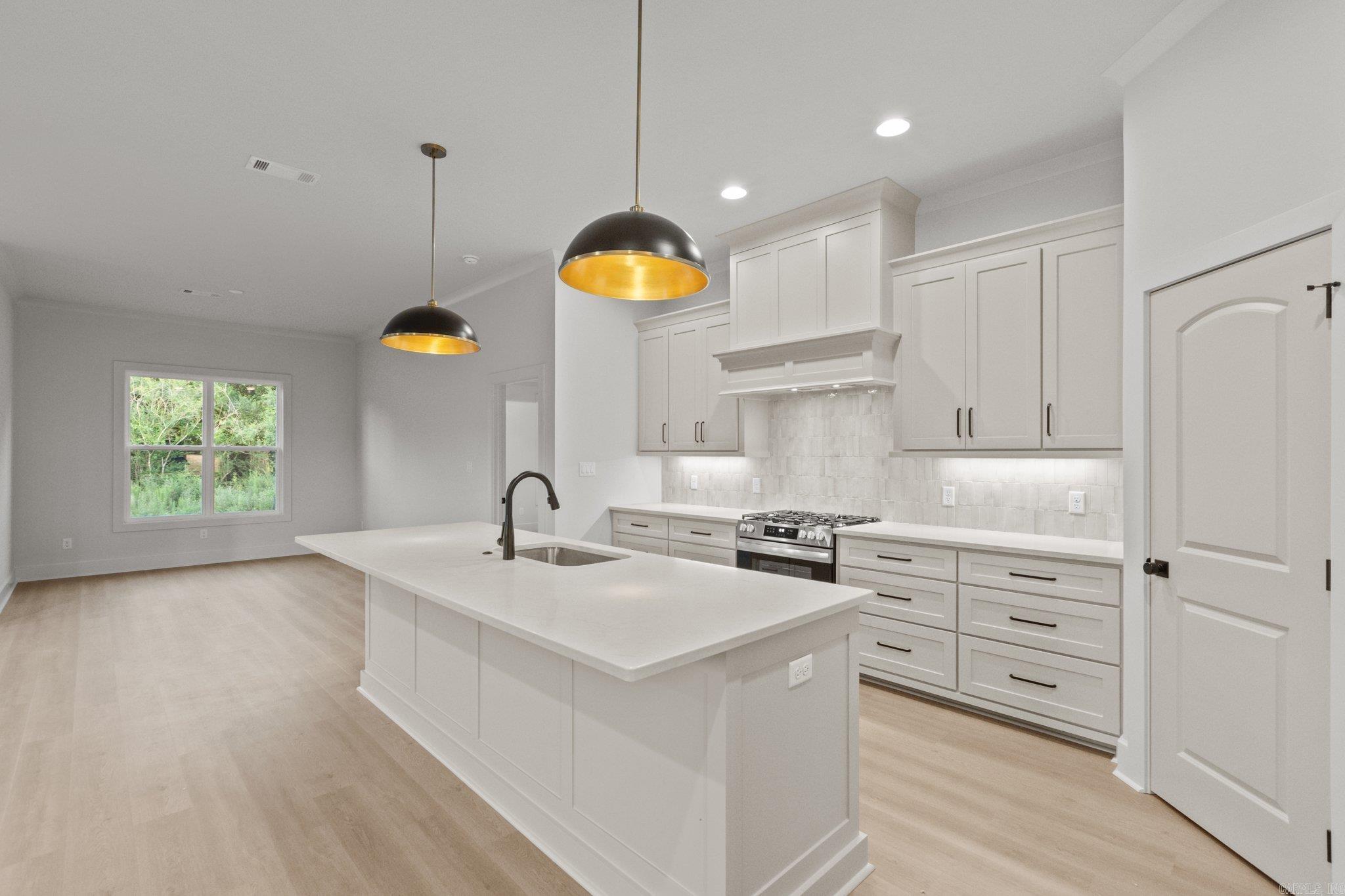 16 Mountain Brook  Little Rock, AR