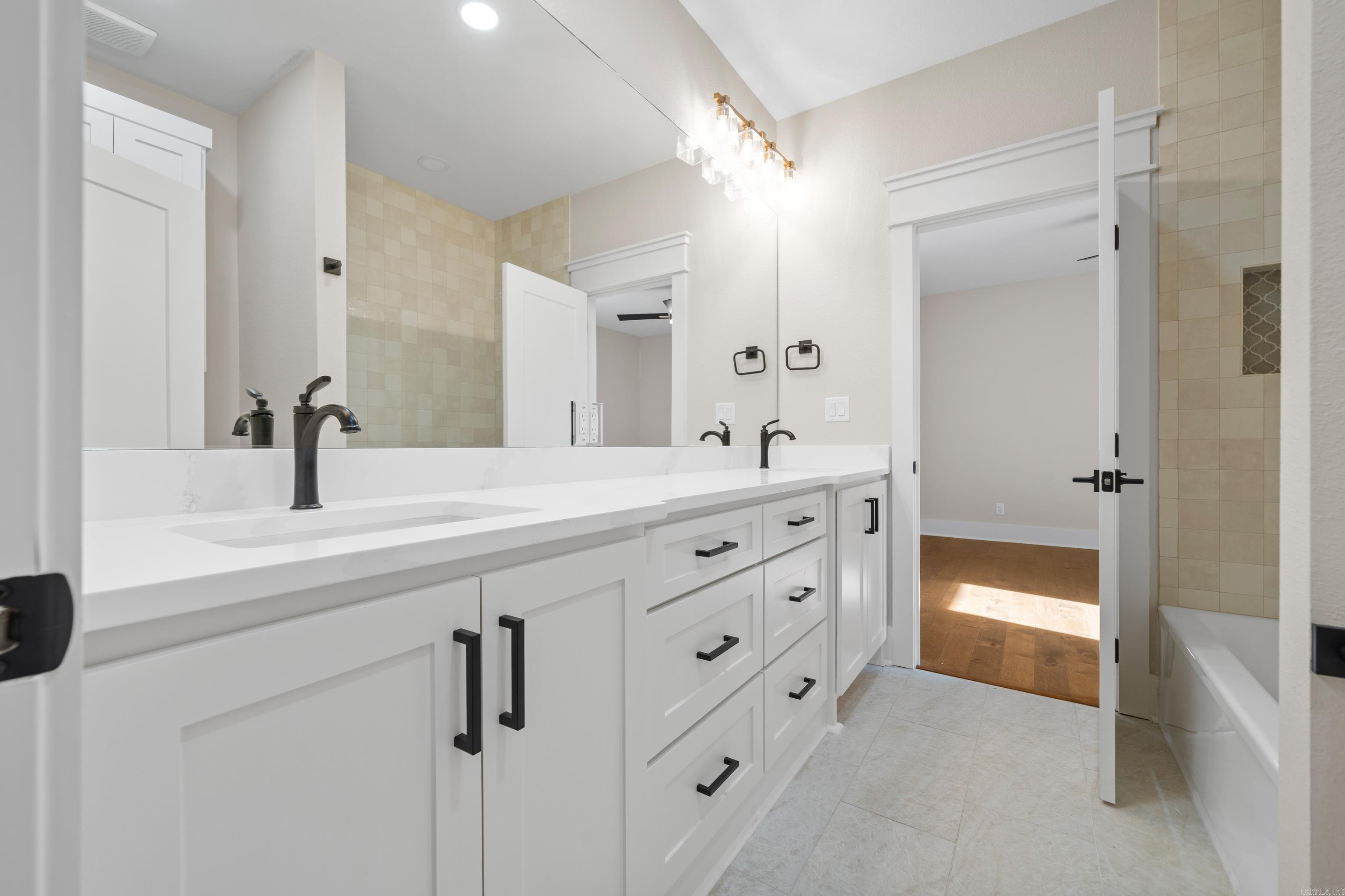 9 Manzanares Hot Springs Village, AR 71909